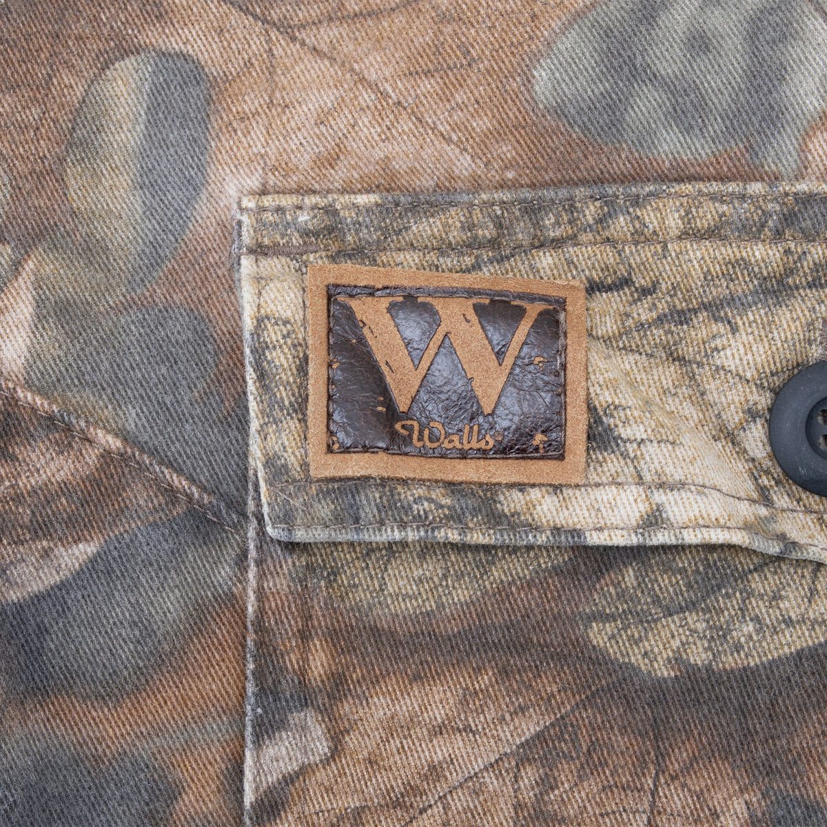 Walls logo patch on the rear pocket flap of camouflage cargo pants