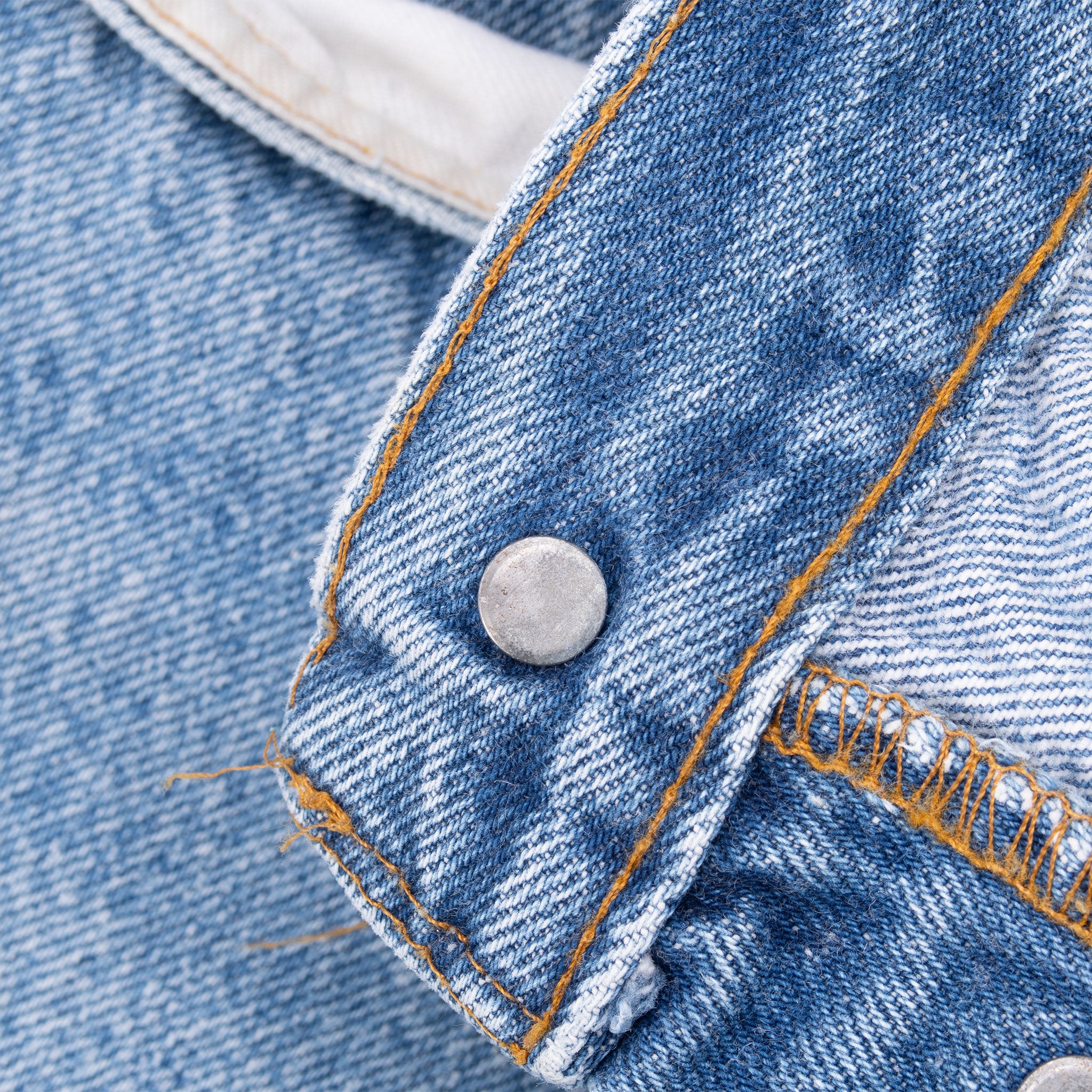 Vintage Levis 501 Indigo Blue Jeans 1980S Size 32X27 Made In Usa With A Medium Light Wash With some light Whiskers
Size on Tag 35X31 Actual Size 32X27