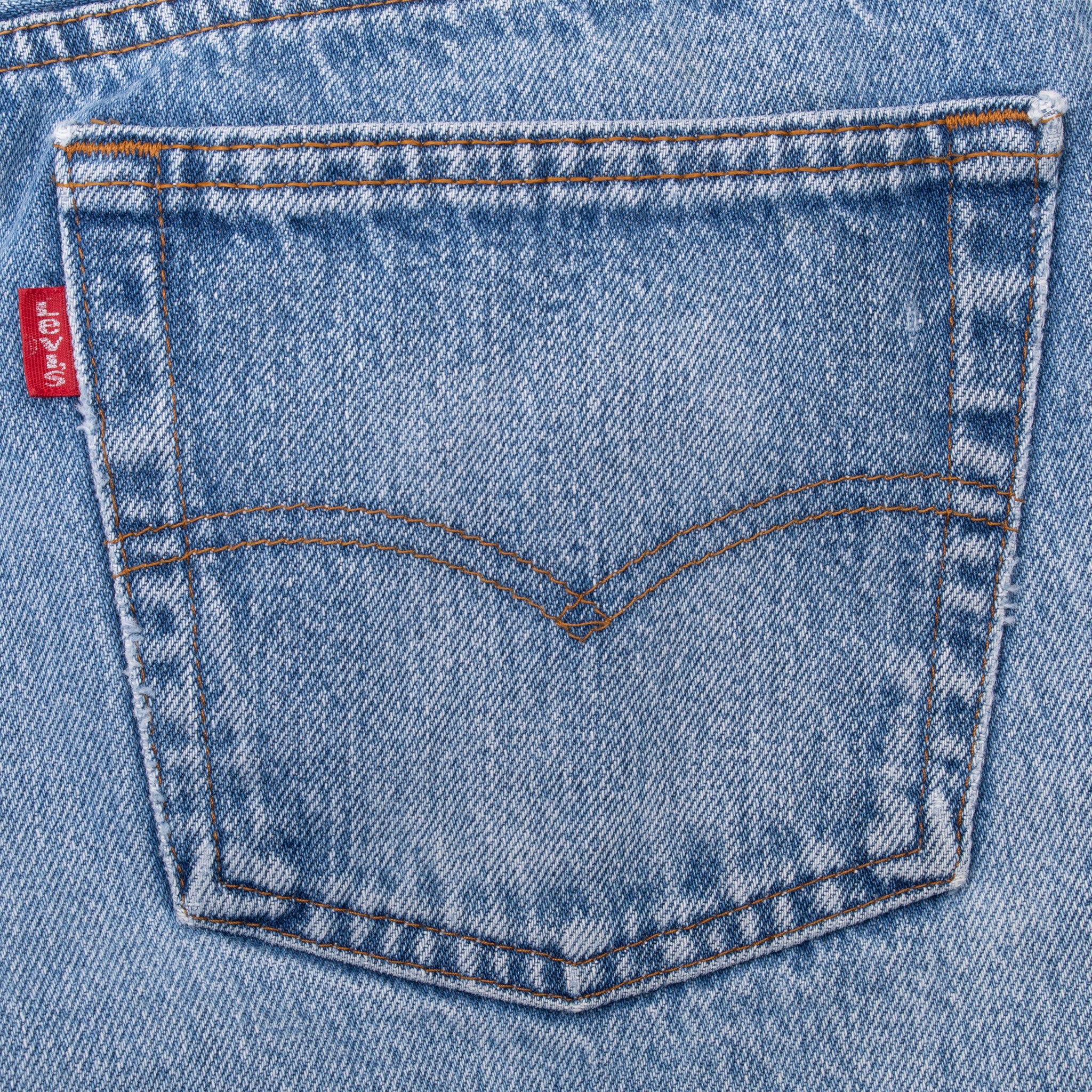 Vintage Levis 501 Indigo Blue Jeans 1980S Size 32X27 Made In Usa With A Medium Light Wash With some light Whiskers
Size on Tag 35X31 Actual Size 32X27