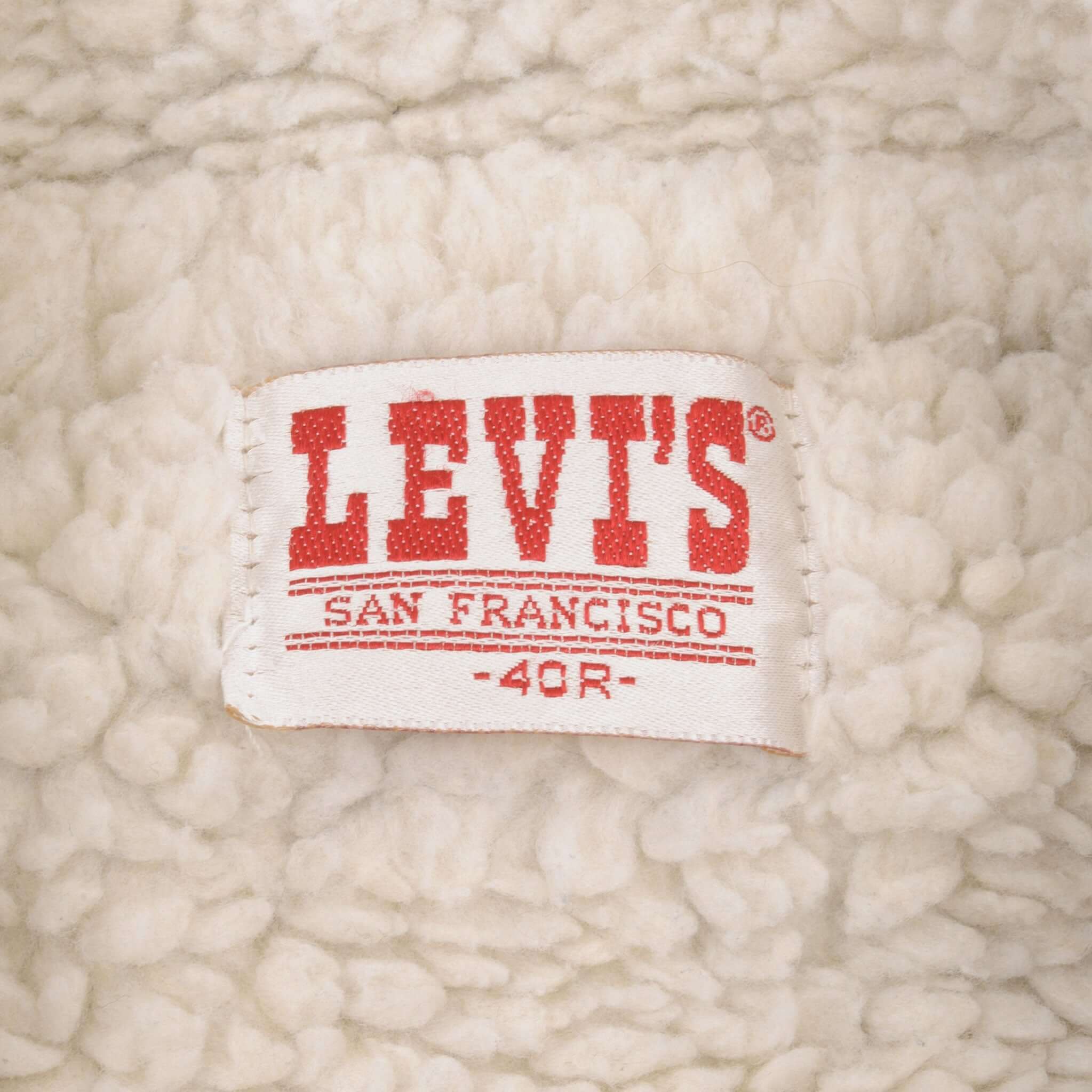 Vintage Levis Sherpa Trucker Denim Jacket Medium Dark Wash 1980s Size 40R Made In USA. Button #527