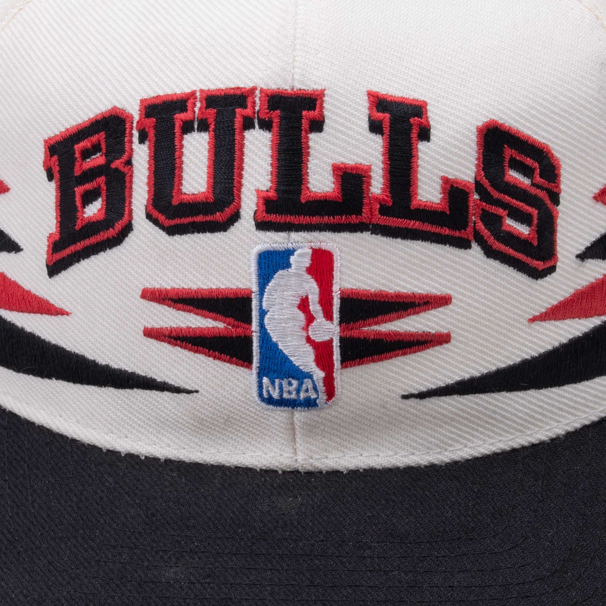 Vintage Nba Chicago Bulls Embroidered Logo Athletics Snap Back Cap 1990S