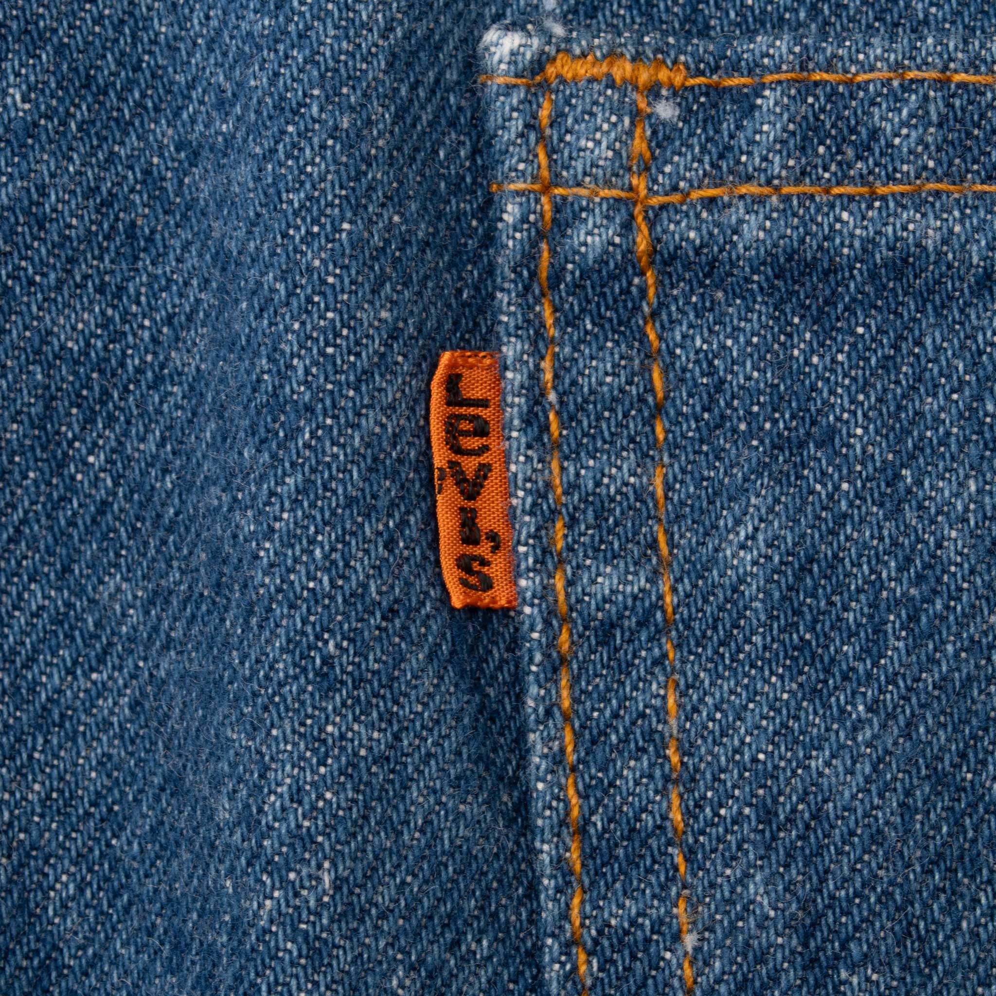 Vintage Levis 517 Orange Tab Indigo Jeans Boot Cut Size 38X37 Made In Usa With Medium Wash 1980s
Size on tag 40X38 actual Size Is 38X37
Back Button #39
Talon Zipper
