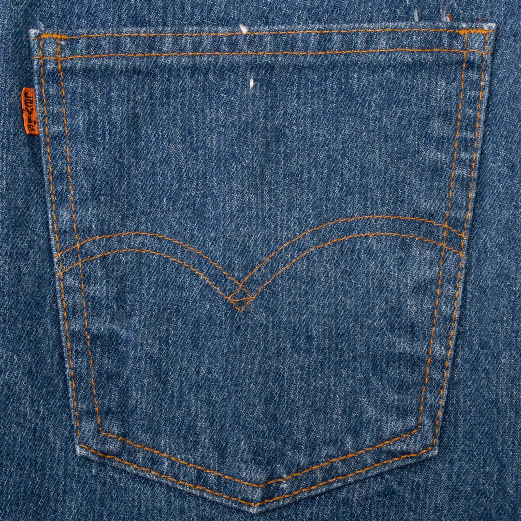 Vintage Levis 517 Orange Tab Indigo Jeans Boot Cut Size 38X37 Made In Usa With Medium Wash 1980s
Size on tag 40X38 actual Size Is 38X37
Back Button #39
Talon Zipper