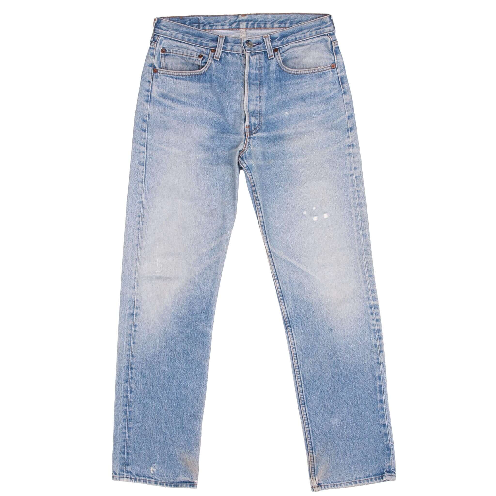 Vintage Levis 501 Indigo Jeans 1980S Size 32X31 Made In Usa With A Medium Light Wash With Light Whiskers
Size on Tag is 32X32 Actual Size Is 32X31
Back button #524