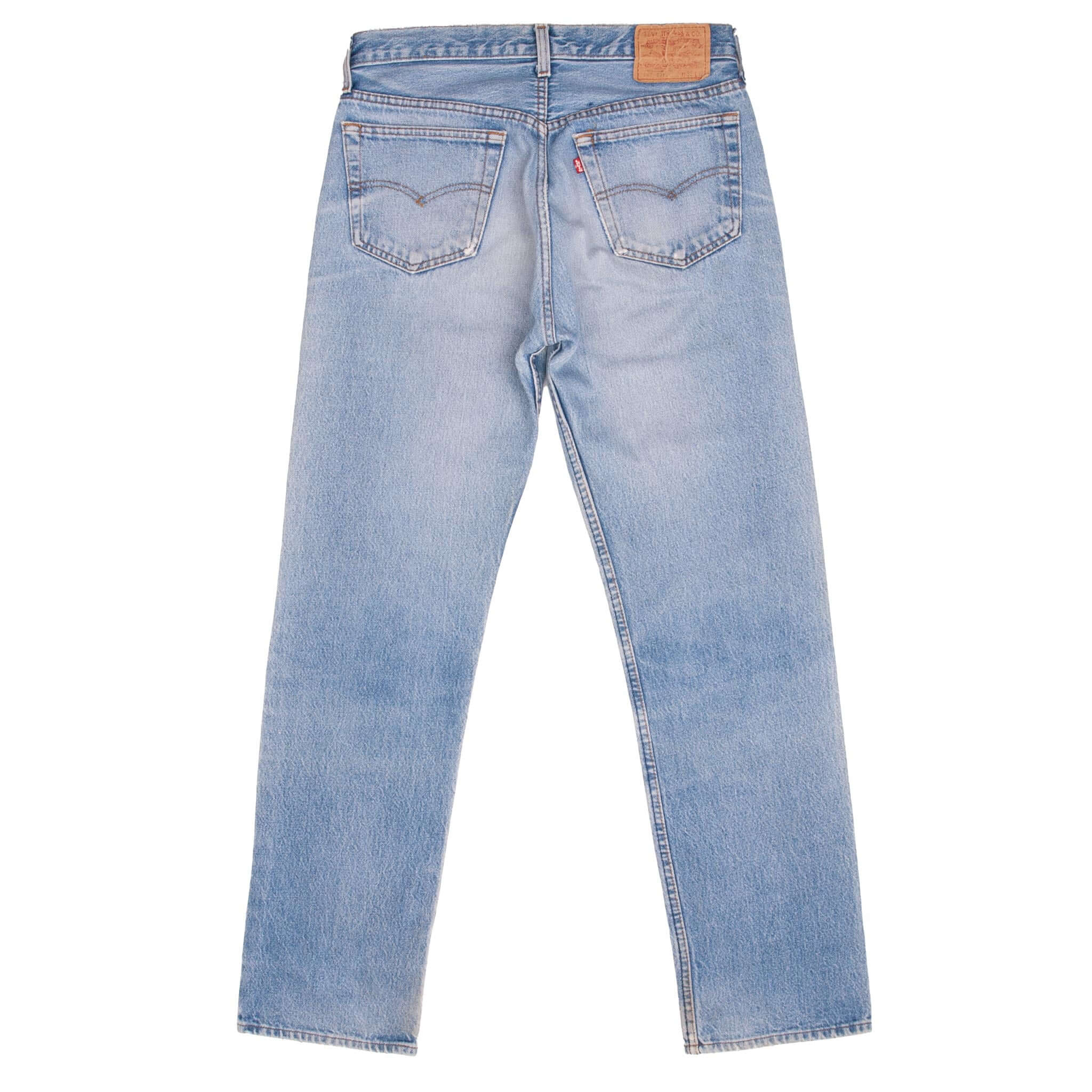 Vintage Levis 501 Indigo Jeans 1980S Size 32X31 Made In Usa With A Medium Light Wash With Light Whiskers
Size on Tag is 32X32 Actual Size Is 32X31
Back button #524