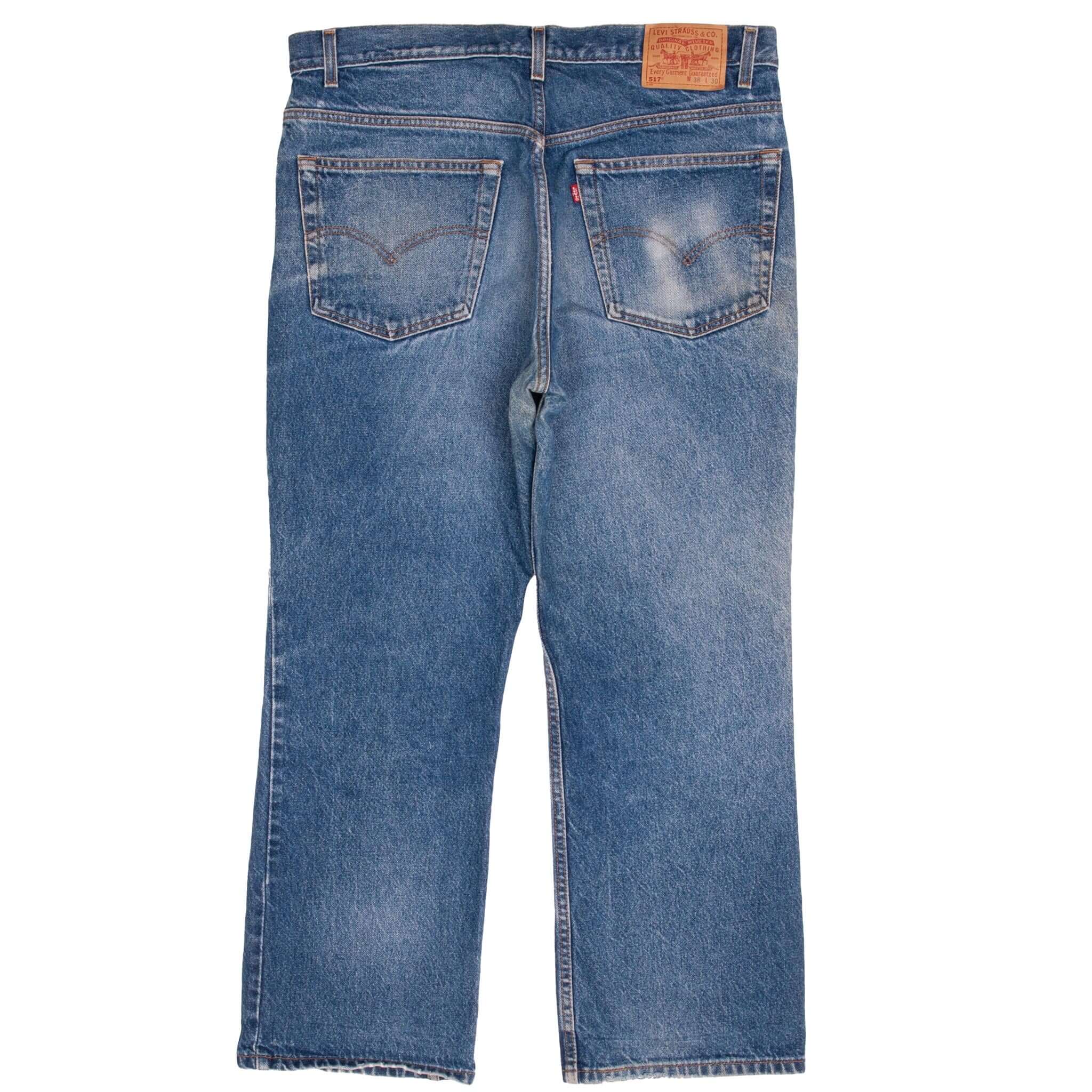 Beautiful Indigo Levis 517 Boot Cut Jeans 1980s with Medium Blue Wash With Beautiful Whiskers.
Size on tag 38X30 (same actual Size)
Back Button #411M
Size on tag 38X30 (same actual Size)
Back Button #411M