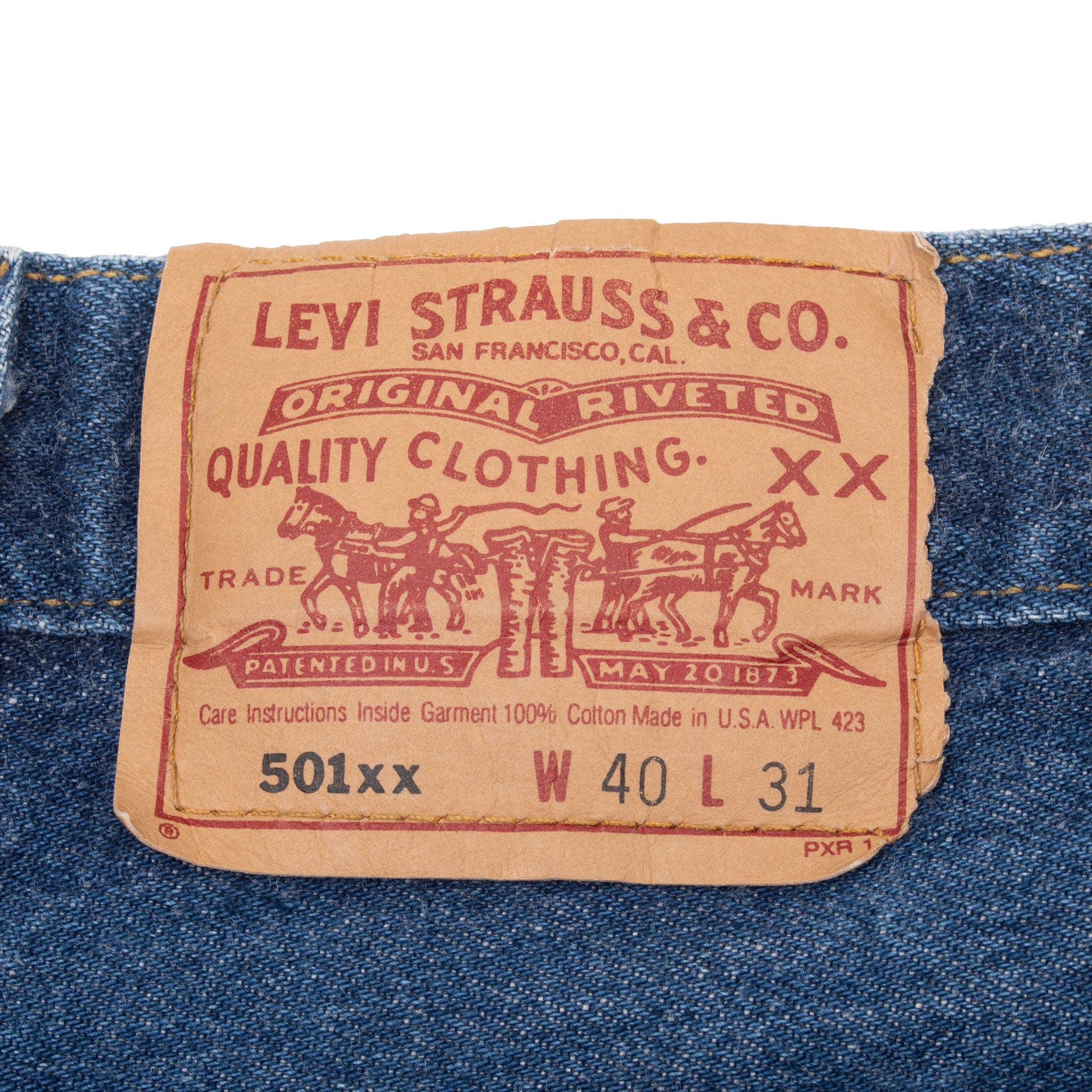 Vintage Levis 501 Indigo Blue Jeans 1980S Size 37X28 Made In Usa
Size On Tag 40X31 Actual Size 37X28
Back Button #653