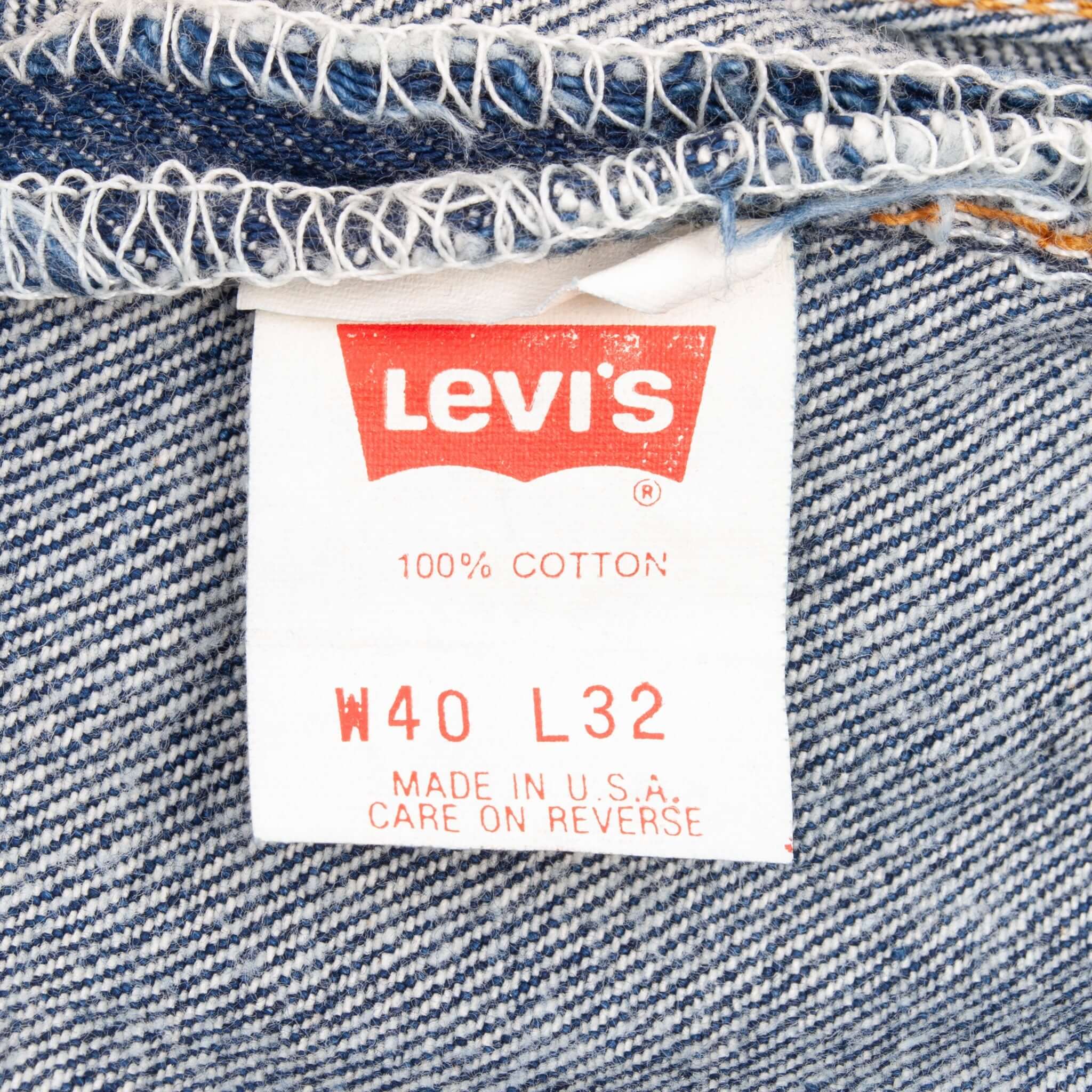 Vintage Levis 501 Indigo Dark Wash Jeans 1980S Size 40X28 Made In Usa
Size On Tag 40X32 Actual Size 40X28 (Unstitched hem)
Back Button #520