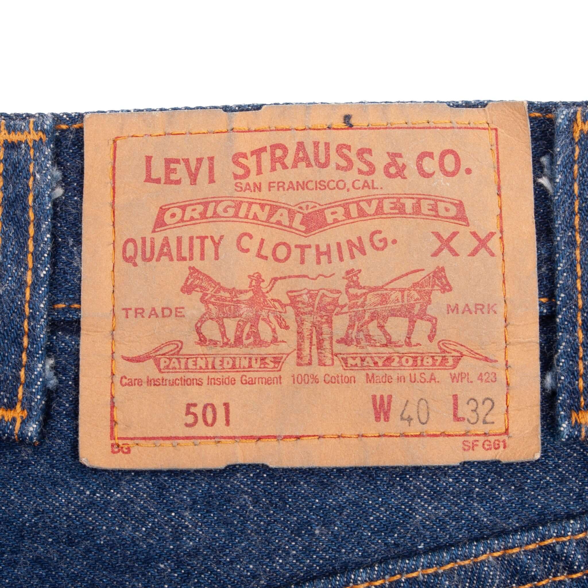 Vintage Levis 501 Indigo Dark Wash Jeans 1980S Size 40X28 Made In Usa
Size On Tag 40X32 Actual Size 40X28 (Unstitched hem)
Back Button #520