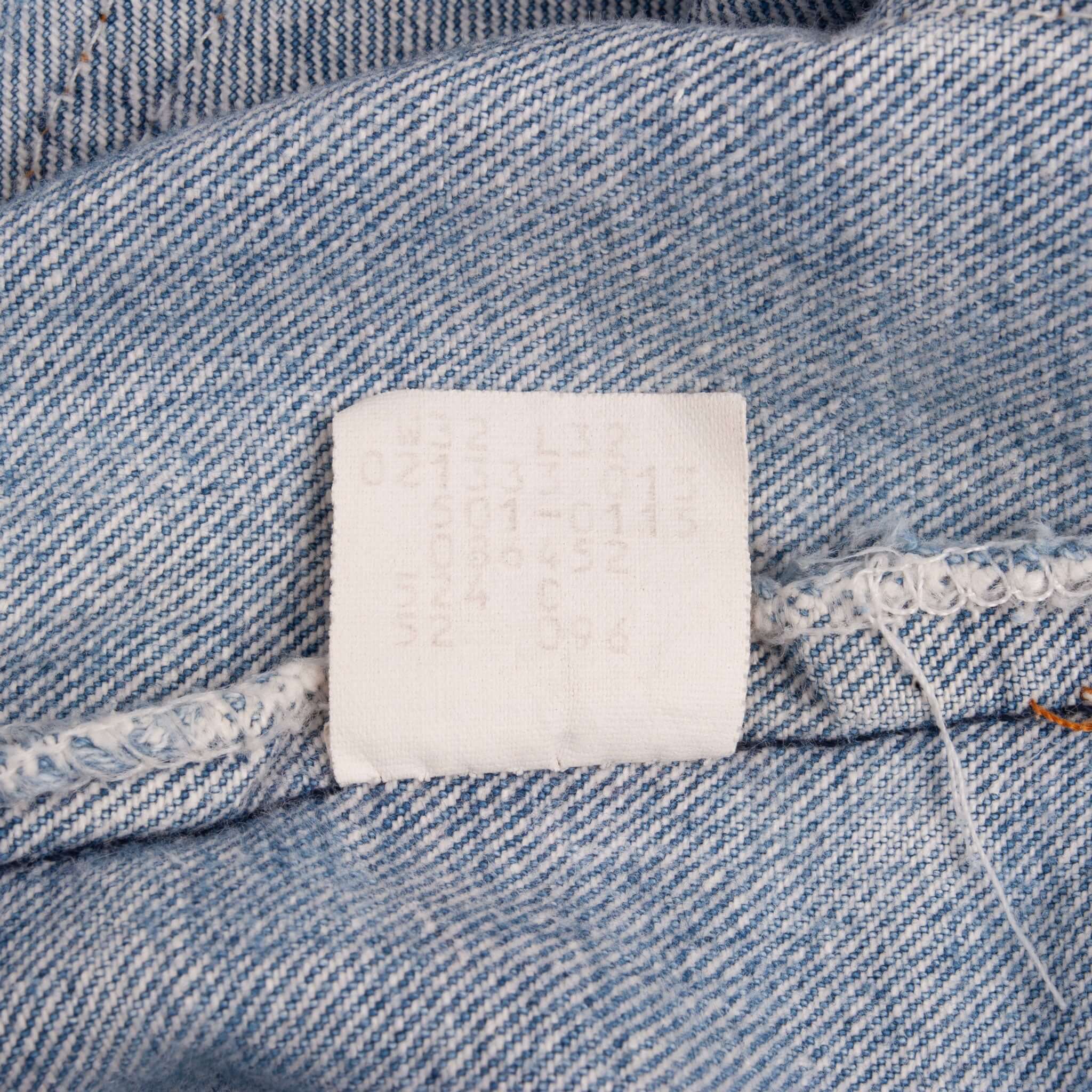 Vintage Levis 501 Indigo Jeans 1980S Size 32X31 Made In Usa With A Medium Light Wash With Light Whiskers
Size on Tag is 32X32 Actual Size Is 32X31
Back button #524