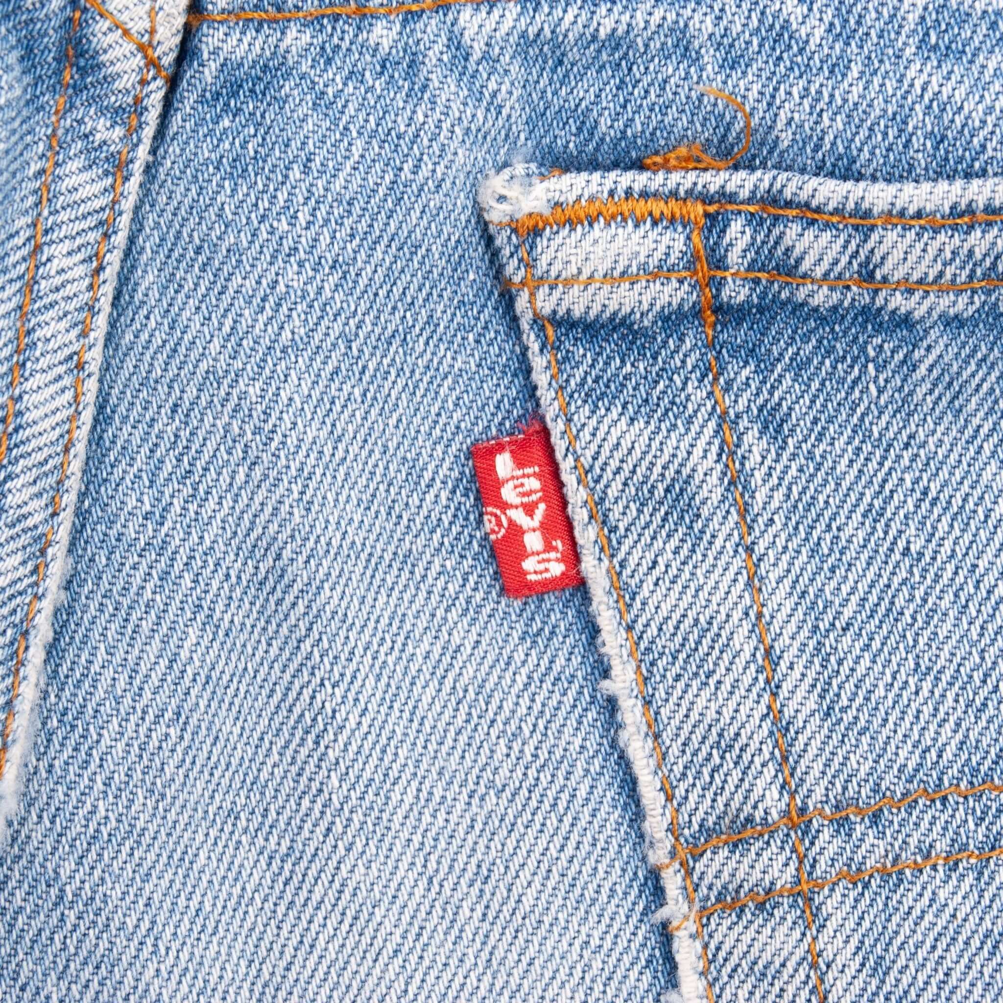 Vintage Levis 501 Indigo Jeans 1980S Size 32X31 Made In Usa With A Medium Light Wash With Light Whiskers
Size on Tag is 32X32 Actual Size Is 32X31
Back button #524