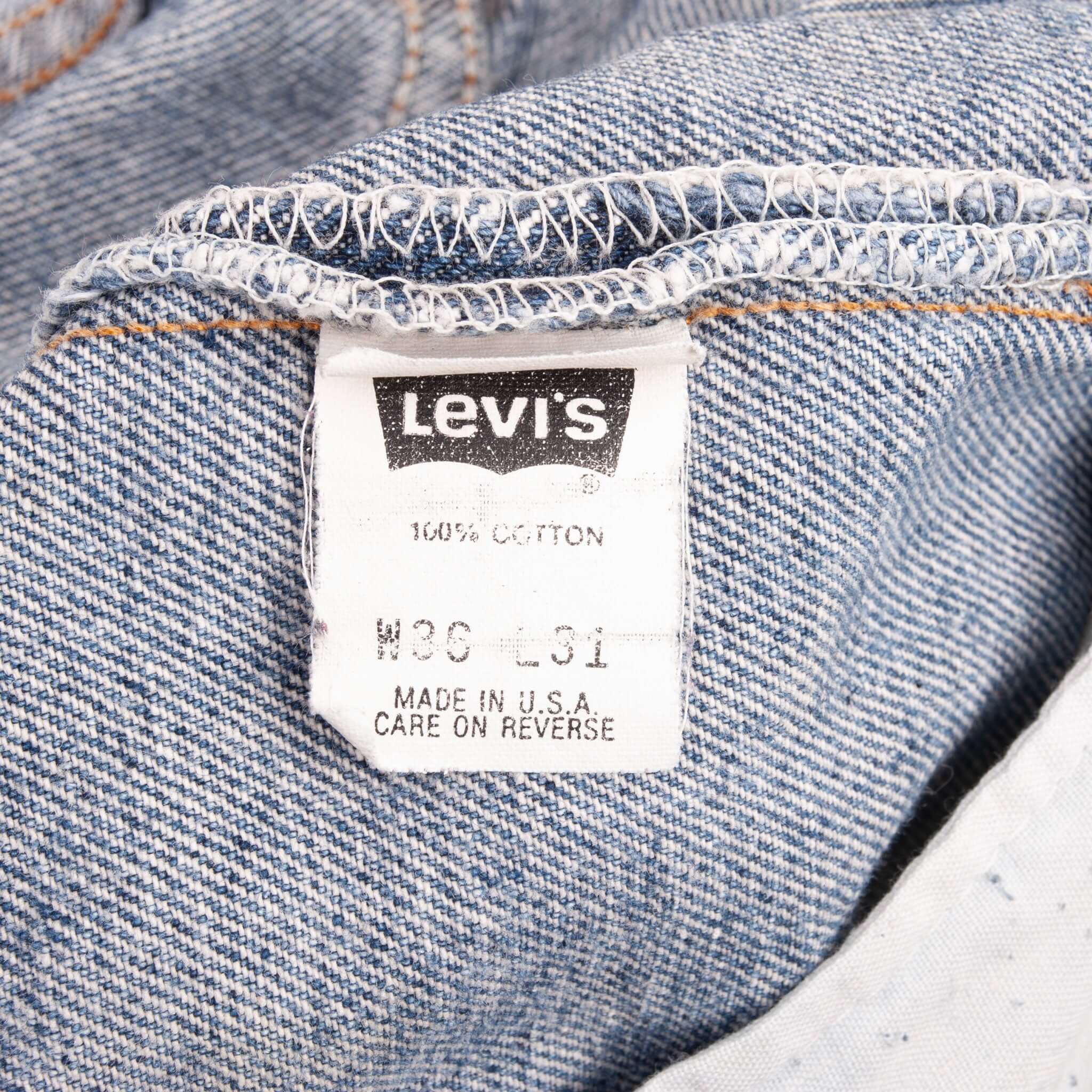 Beautiful Indigo Levis 505 Jeans Made in USA with Medium wash With Some light Whiskers.
Size on Tag 36X31 (same actual size)
Back Button #501