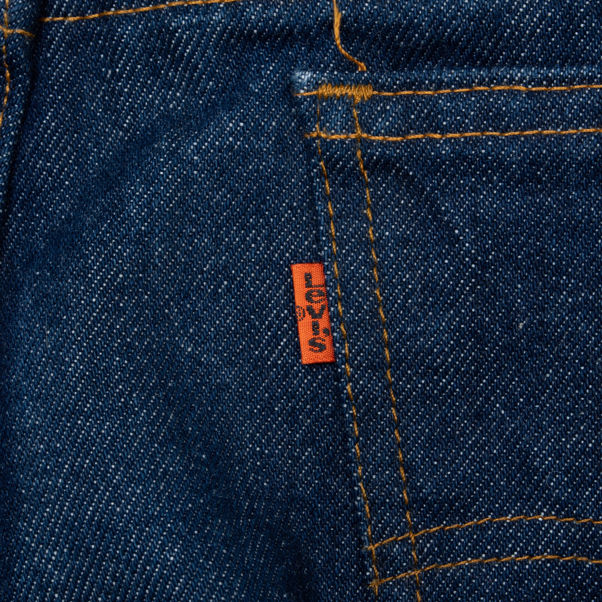 Vintage Levis 517 Orange Tab Dark Wash Indigo Jeans 1980S 37X36 Made In Usa
Size on tag 38X36 actual Size Is 37X36
Back Button #585