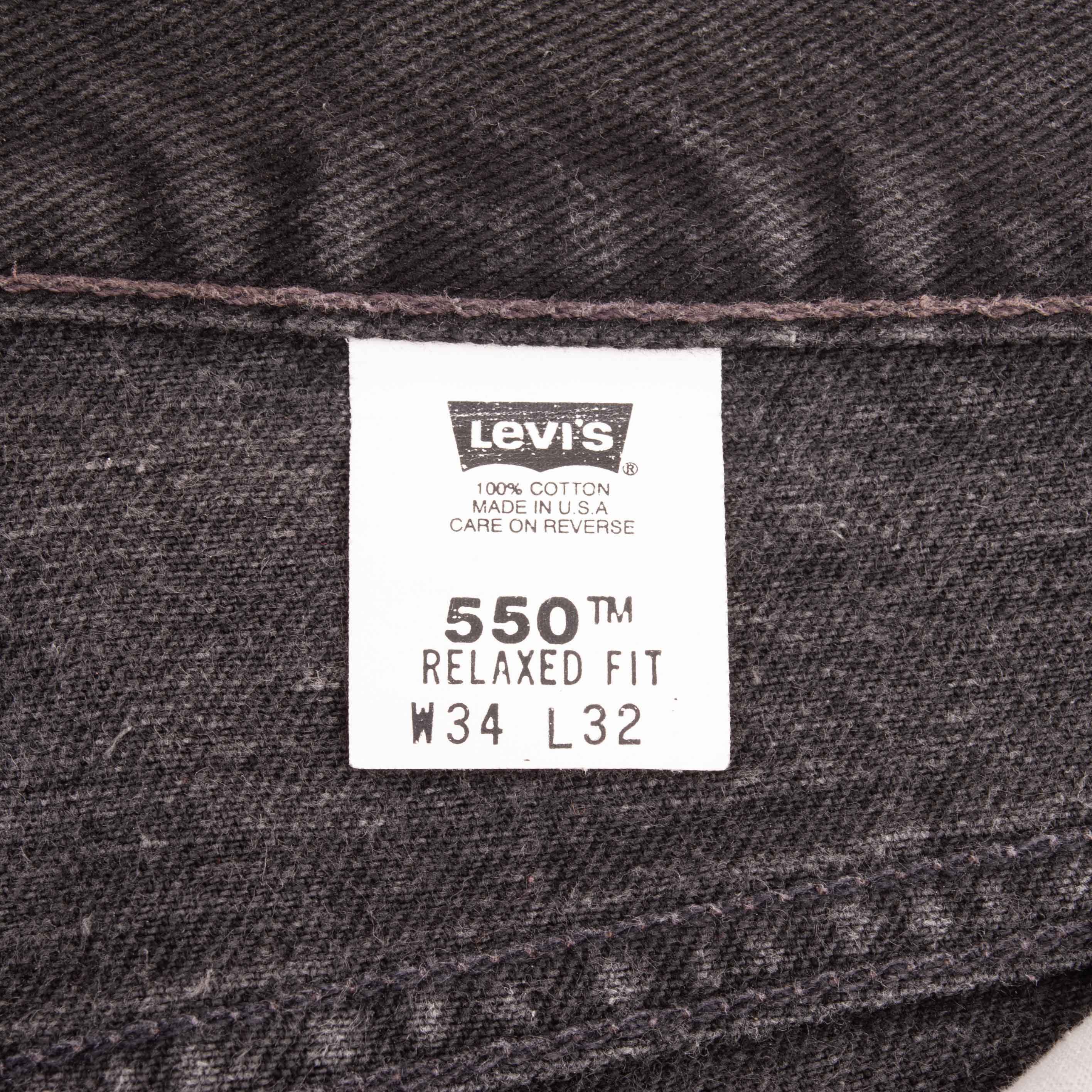 Vintage Levis 550 Relaxed Fit Black Jeans 1980S Size W34 L32 Made In Usa
Size On Tag 34X32 (Same Actual Size)
Back Button #554