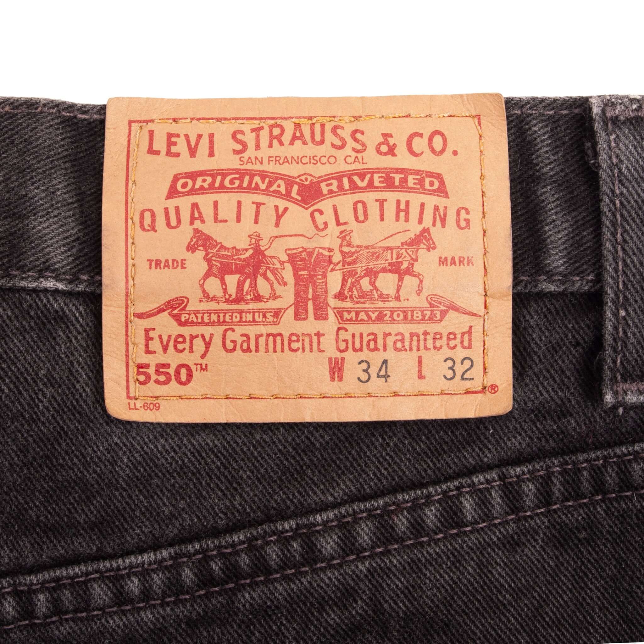 Vintage Levis 550 Relaxed Fit Black Jeans 1980S Size W34 L32 Made In Usa
Size On Tag 34X32 (Same Actual Size)
Back Button #554