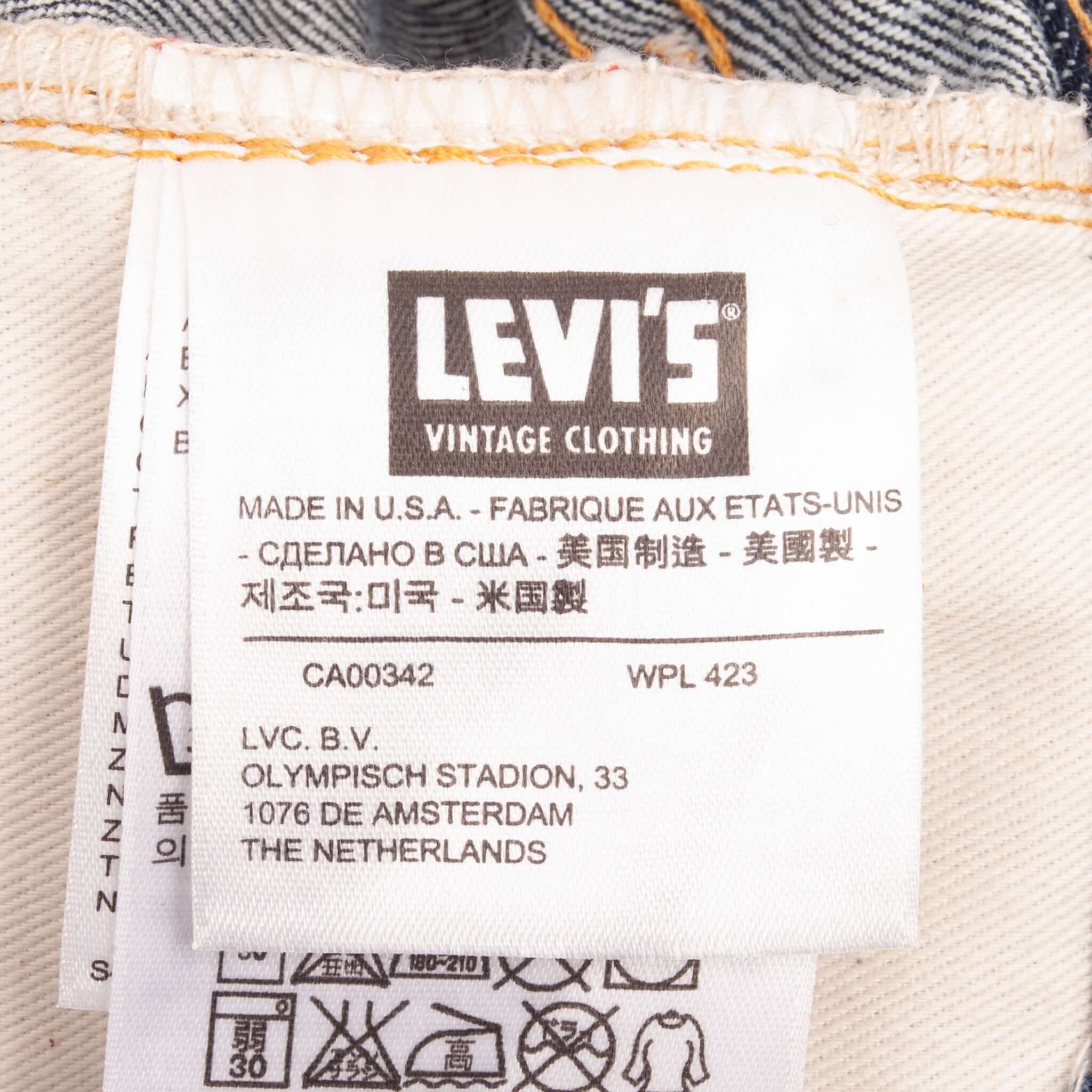 Beautiful Indigo LVC Levis 501XX Jeans With Single Stitch, Hidden Rivet and Selvedge Made in USA with Dark Blue Wash. 2000s
Size 32X34 (same actual Size)
Back Button: #4420