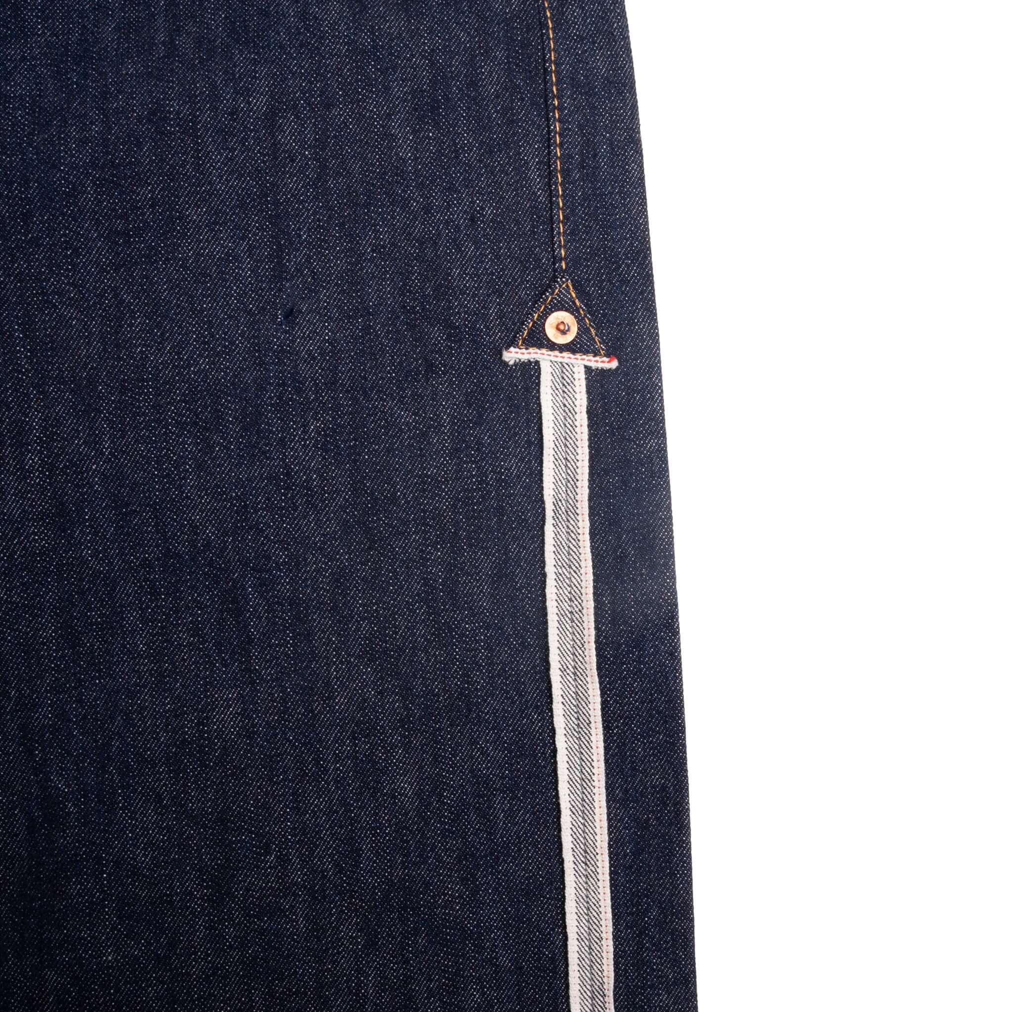 Beautiful Indigo LVC Levis 501XX Jeans With Single Stitch, Hidden Rivet and Selvedge Made in USA with Dark Blue Wash. 2000s
Size 32X34 (same actual Size)
Back Button: #4420