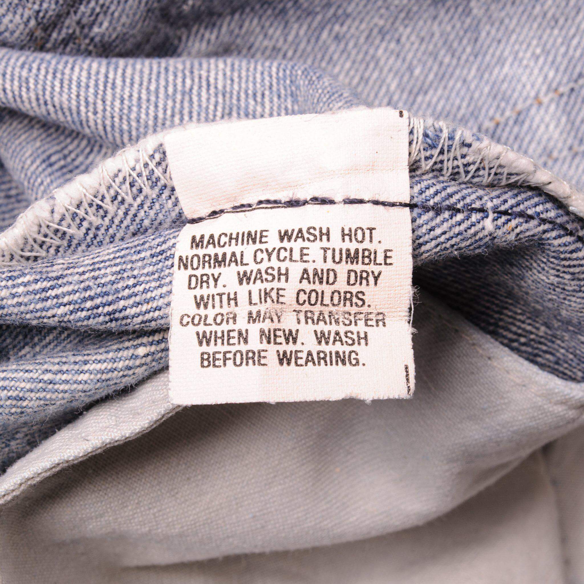 Beautiful Indigo Levis 501 Jeans 1985-1988 Made in USA with a medium blue wash and a nice contrast of light and medium blue and some nice whiskers. Size on Tag 30X32 ACTUAL SIZE 30X30 Back Button #524