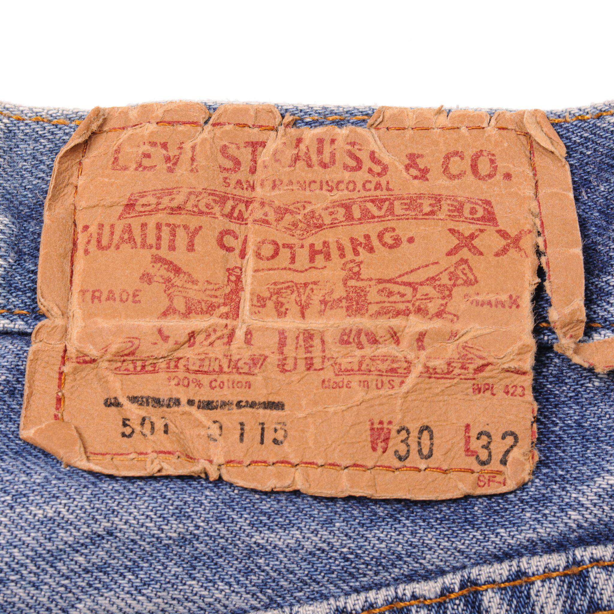 Beautiful Indigo Levis 501 Jeans 1985-1988 Made in USA with a medium blue wash and a nice contrast of light and medium blue and some nice whiskers. Size on Tag 30X32 ACTUAL SIZE 30X30 Back Button #524