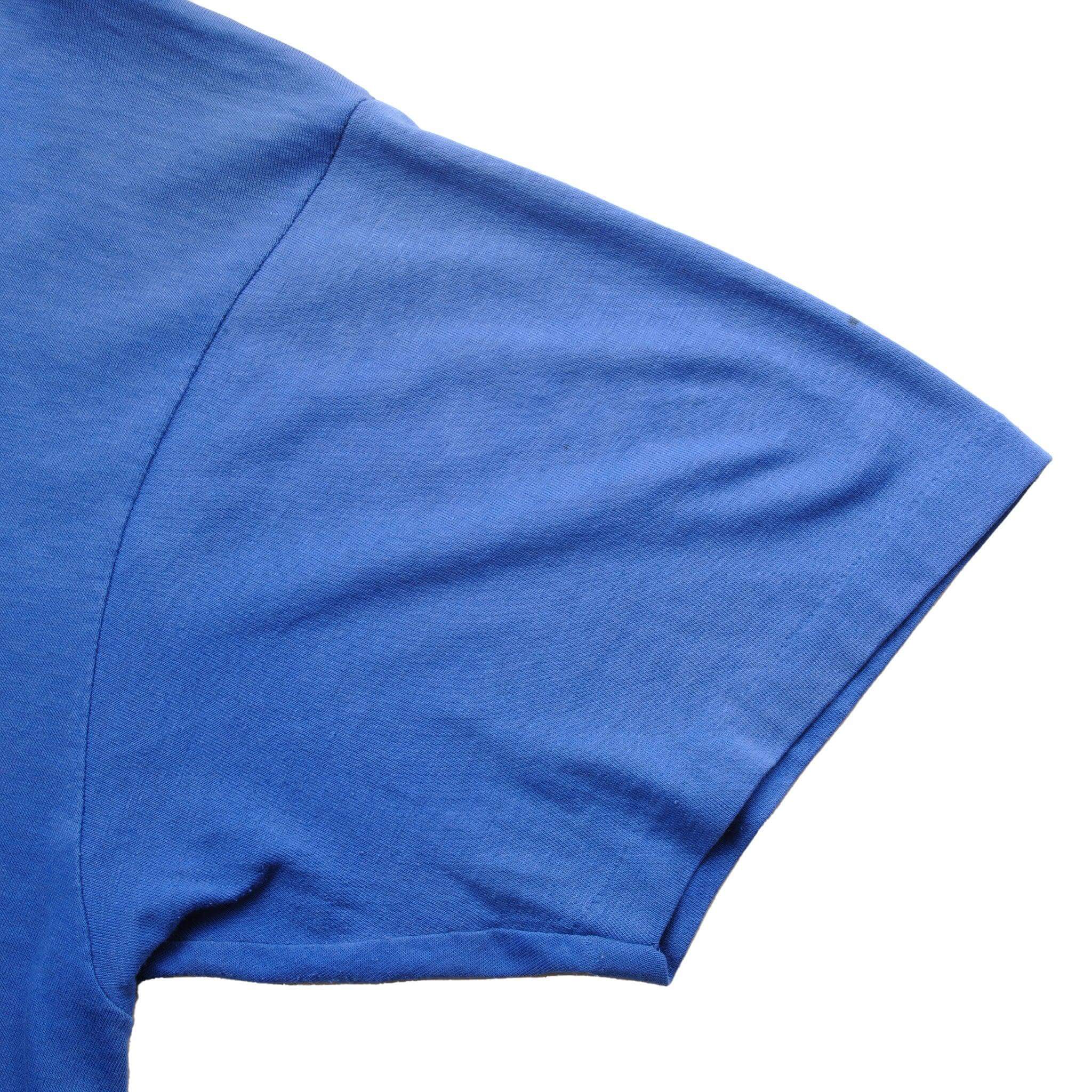 Vintage World Gym Waikiki Hawaii Illustration by Drasin Tee Shirt 1990S Size XL Made In USA With Single Stitch Sleeves