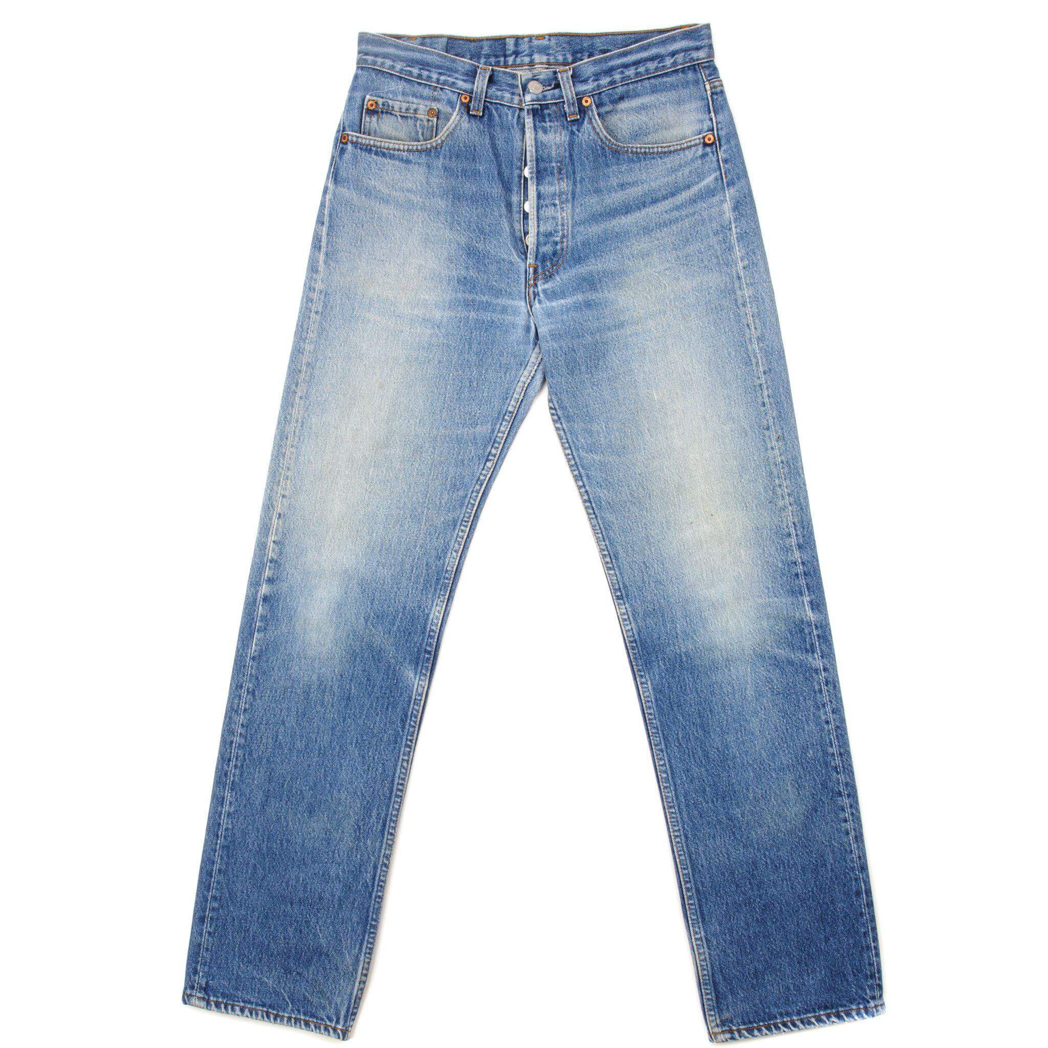 Beautiful Indigo Levis 501 Jeans from 1988 to 1993 Made in USA with a light blue and with a nice contrast of very light and light blue. Size 30x31 Back Button #520