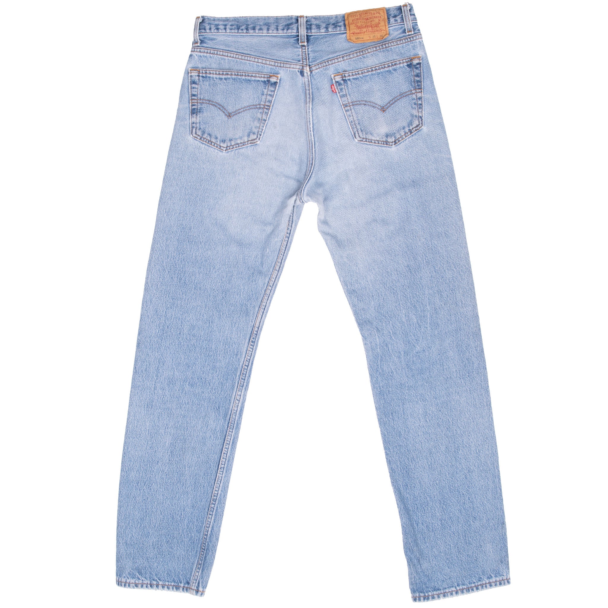 Vintage Levis 501 Indigo Blue Jeans 1980S Size 32X32 Made In Usa With A Medium Light Wash
Size on Tag is 35X36 Actual Size Is 32X32
Back button #653