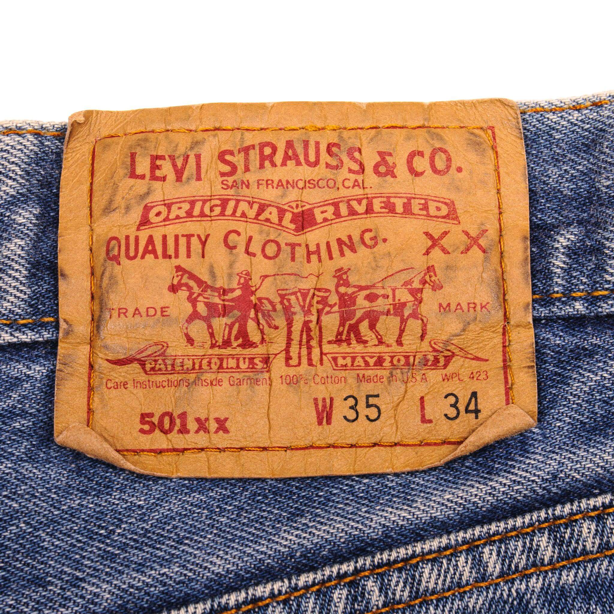 Beautiful Indigo Levis 501 Jeans 1988-1993 Made in USA with a medium blue wash, a nice contrast of light and medium blue and some strong whiskers. Size on Tag 35X34 ACTUAL SIZE 34X30 Back Button #524