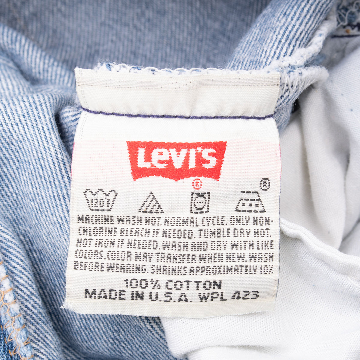 Vintage Preshrunk Levis 501 Indigo Jeans 1990S Size 33X30 W33 L30 Made In Usa With A Medium Wash And some light Whiskers
Size on Tag 35X34 Actual size 33X30
Back Button #653