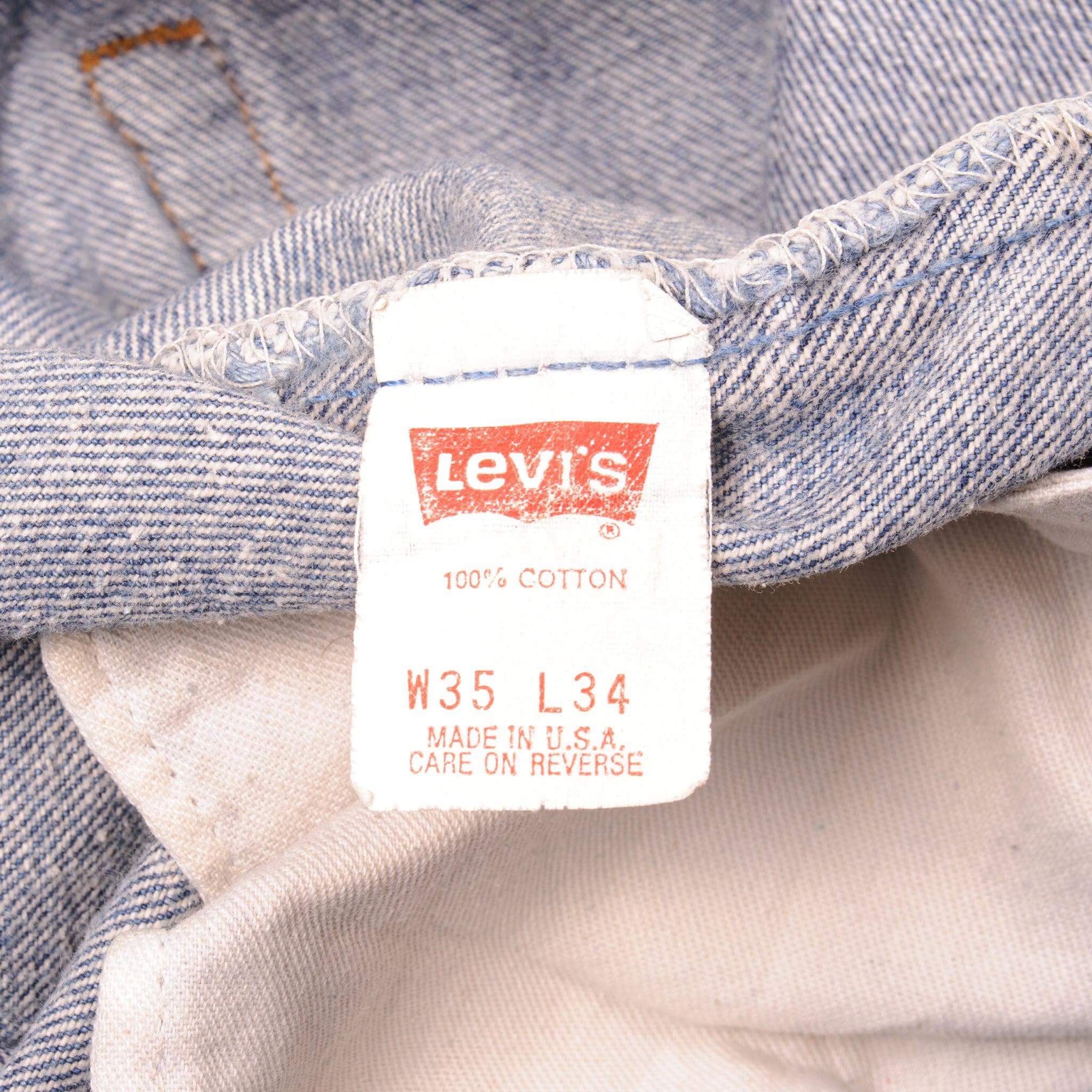 Beautiful Indigo Levis 501 Jeans 1988-1993 Made in USA with a medium blue wash, a nice contrast of light and medium blue and some strong whiskers. Size on Tag 35X34 ACTUAL SIZE 34X30 Back Button #524