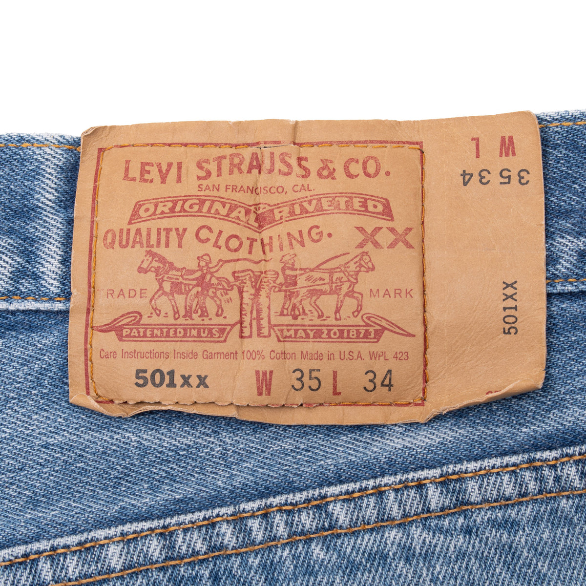 Vintage Preshrunk Levis 501 Indigo Jeans 1990S Size 33X30 W33 L30 Made In Usa With A Medium Wash And some light Whiskers
Size on Tag 35X34 Actual size 33X30
Back Button #653