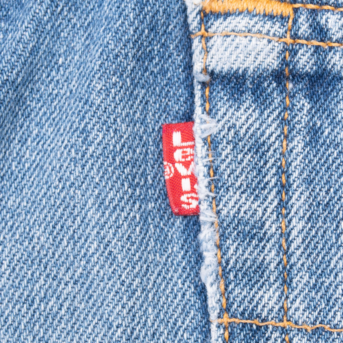 Vintage Preshrunk Levis 501 Indigo Jeans 1990S Size 33X30 W33 L30 Made In Usa With A Medium Wash And some light Whiskers
Size on Tag 35X34 Actual size 33X30
Back Button #653
