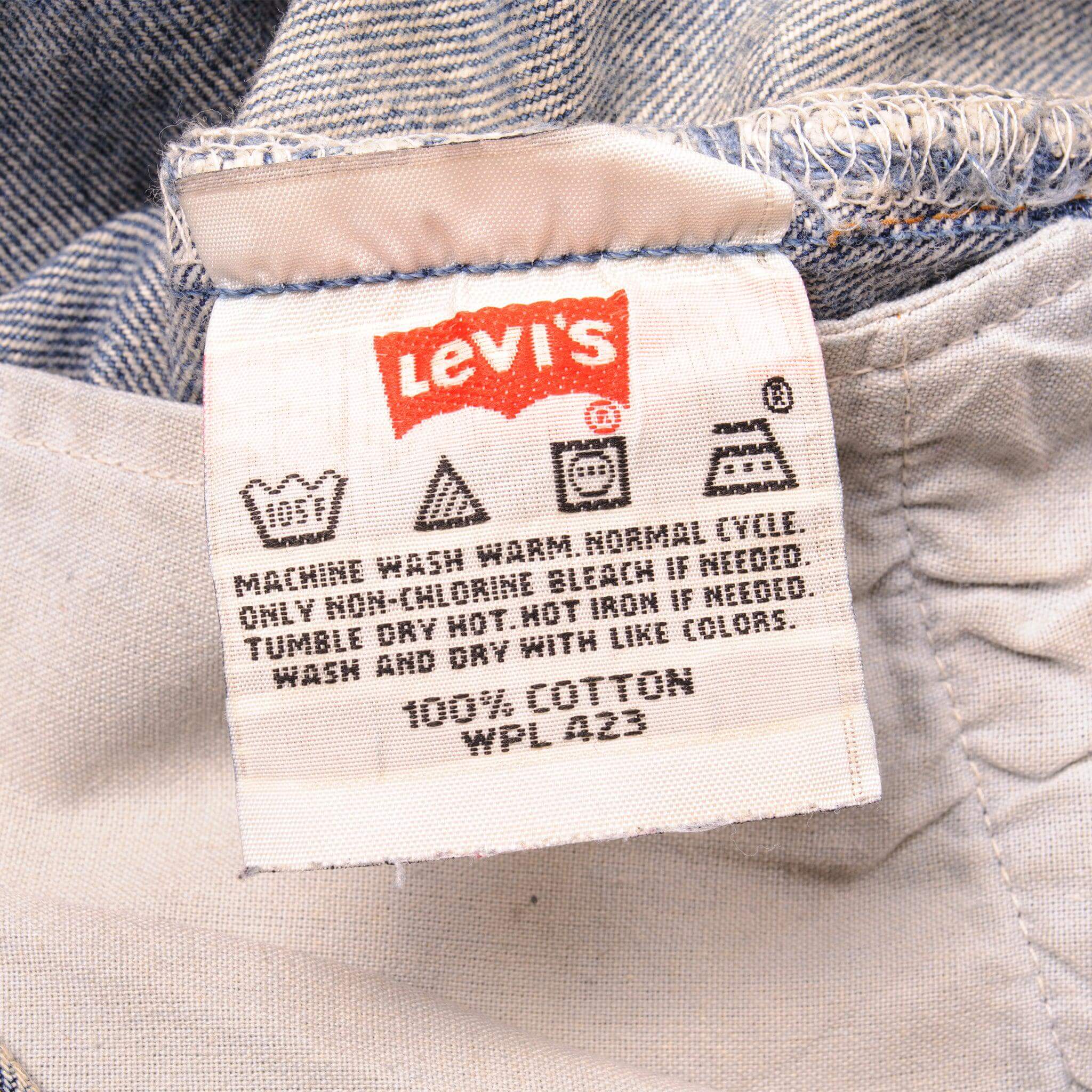 Beautiful Indigo Levis 501 Jeans 1990s Made in USA with a medium blue wash, a nice contrast of light and medium blue and some strong whiskers. Size on Tag 34X36 ACTUAL SIZE 33X34 Back Button #977