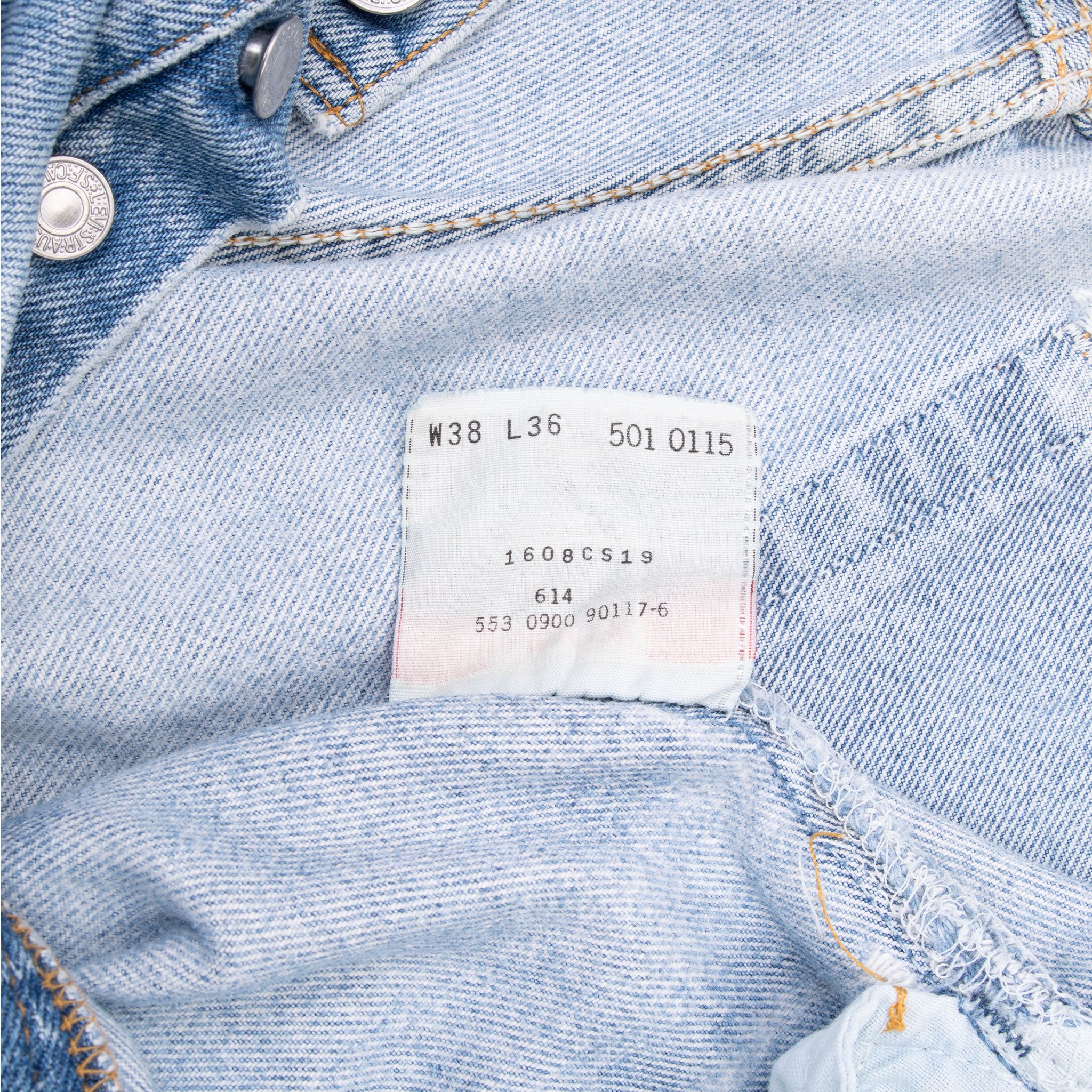 Vintage Levis 501 Indigo Blue Jeans 1990S Size 37X31 Made In Usa With A Medium Wash
Size on Tag is 38X36 Actual Size Is 37X31
Not Original Hem
Back button #552