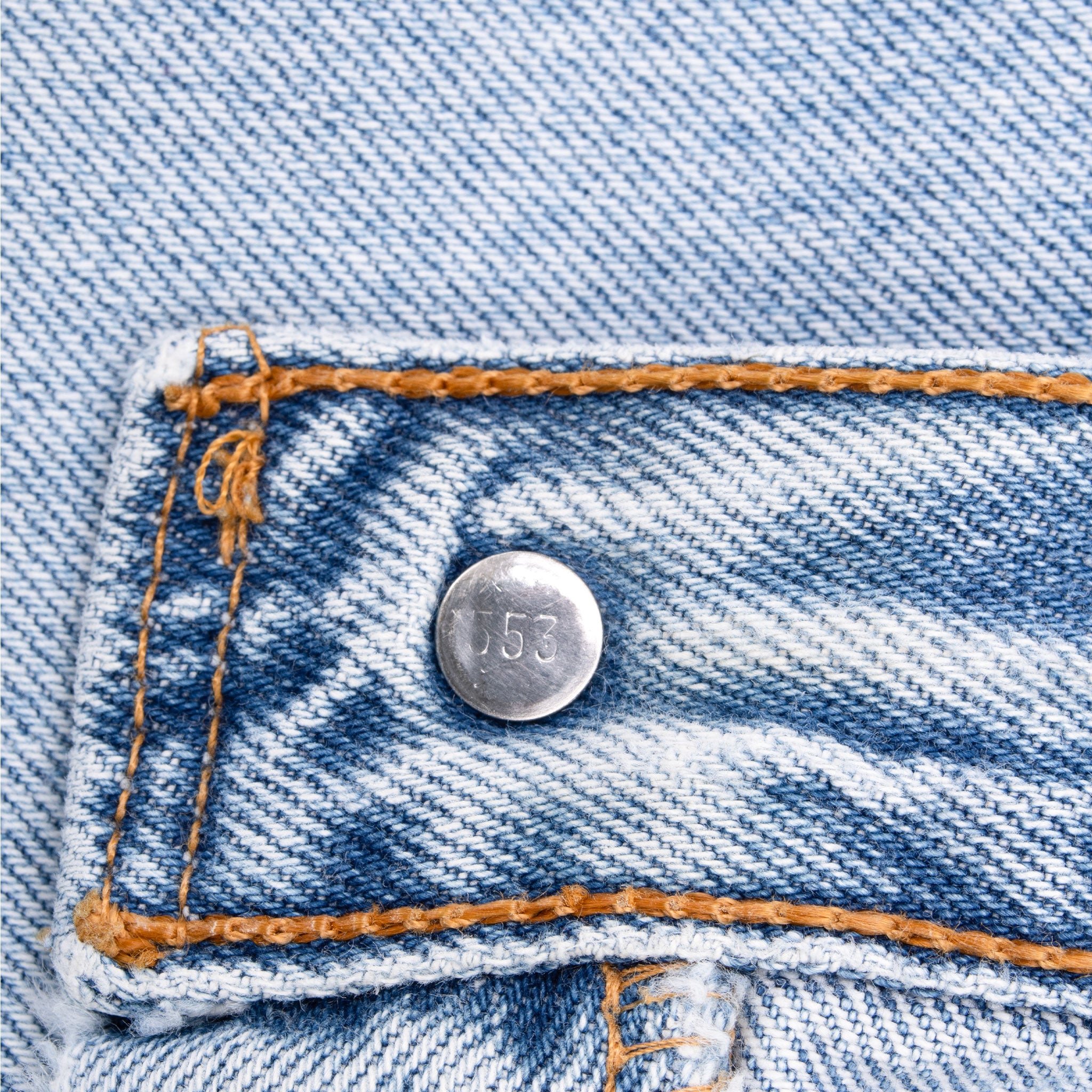 Vintage Levis 501 Indigo Blue Jeans 1990S Size 37X31 Made In Usa With A Medium Wash
Size on Tag is 38X36 Actual Size Is 37X31
Not Original Hem
Back button #552