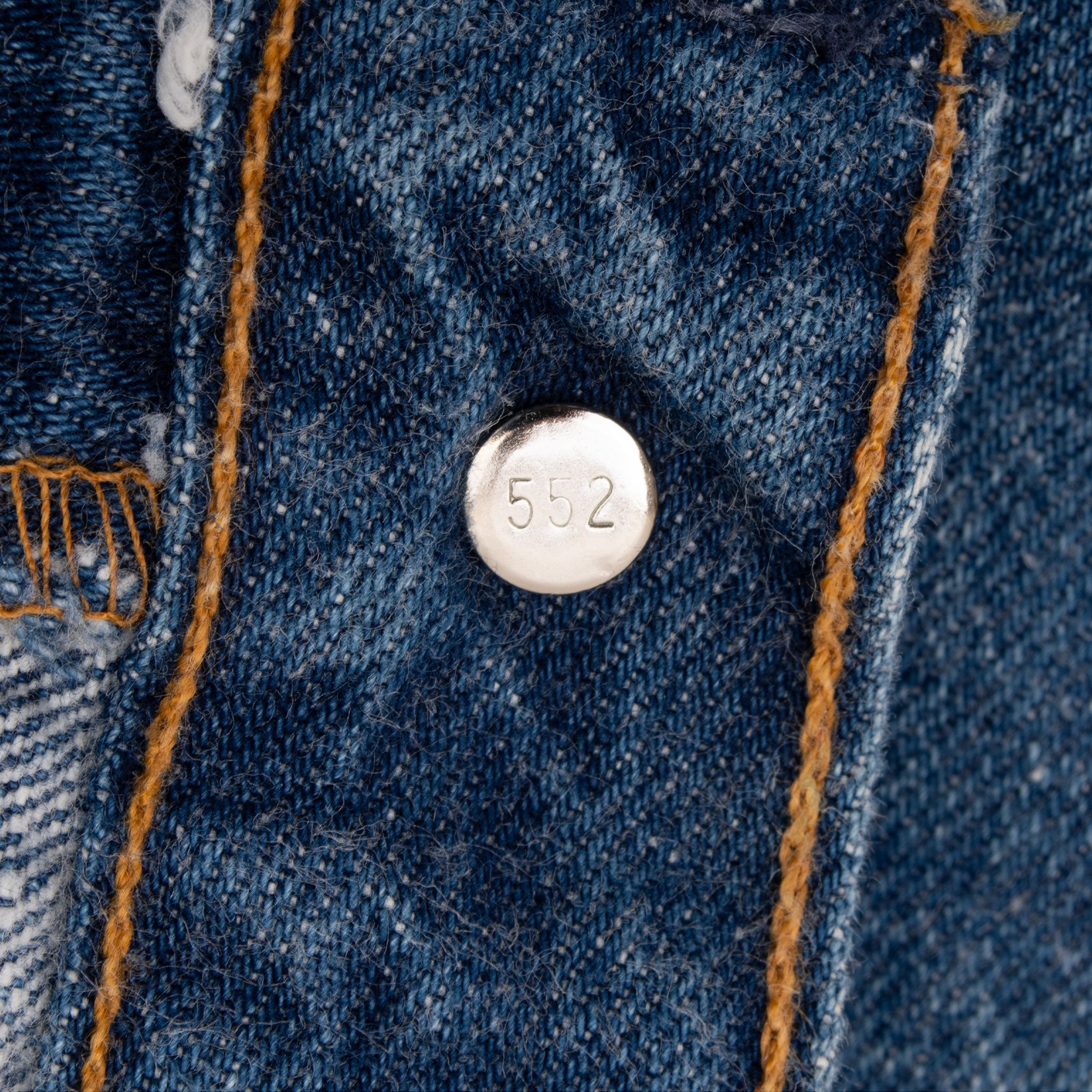 Vintage Levis 501 Indigo Blue Jeans 1980S Size 34X29 Made In Usa With A Medium Wash
Size on Tag is 36X32 Actual Size Is 34X29
Back button #552