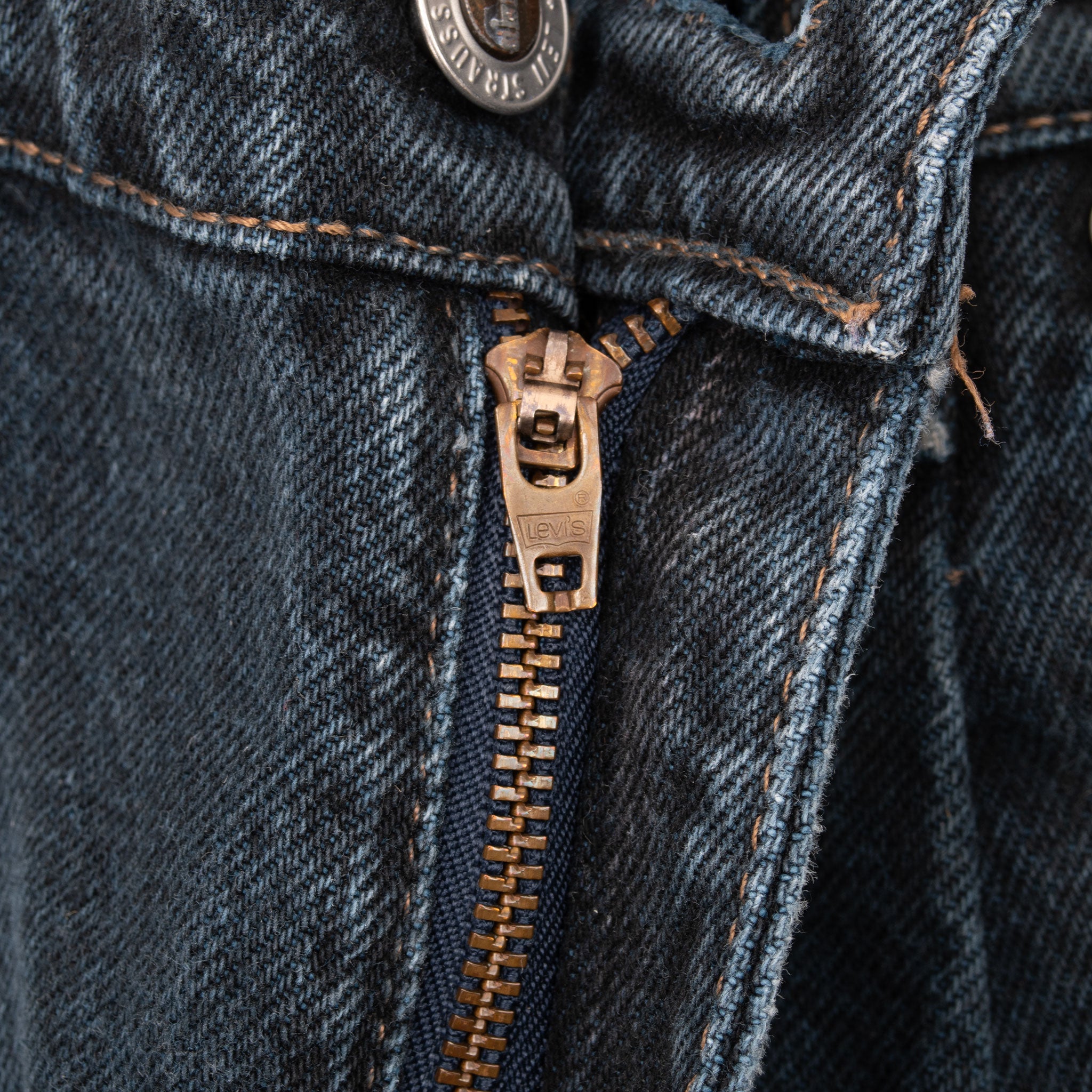 Vintage Levis Baggy Silver Tab Dark Blue Indigo Jeans 2000S Size 30X34
Back Button #543