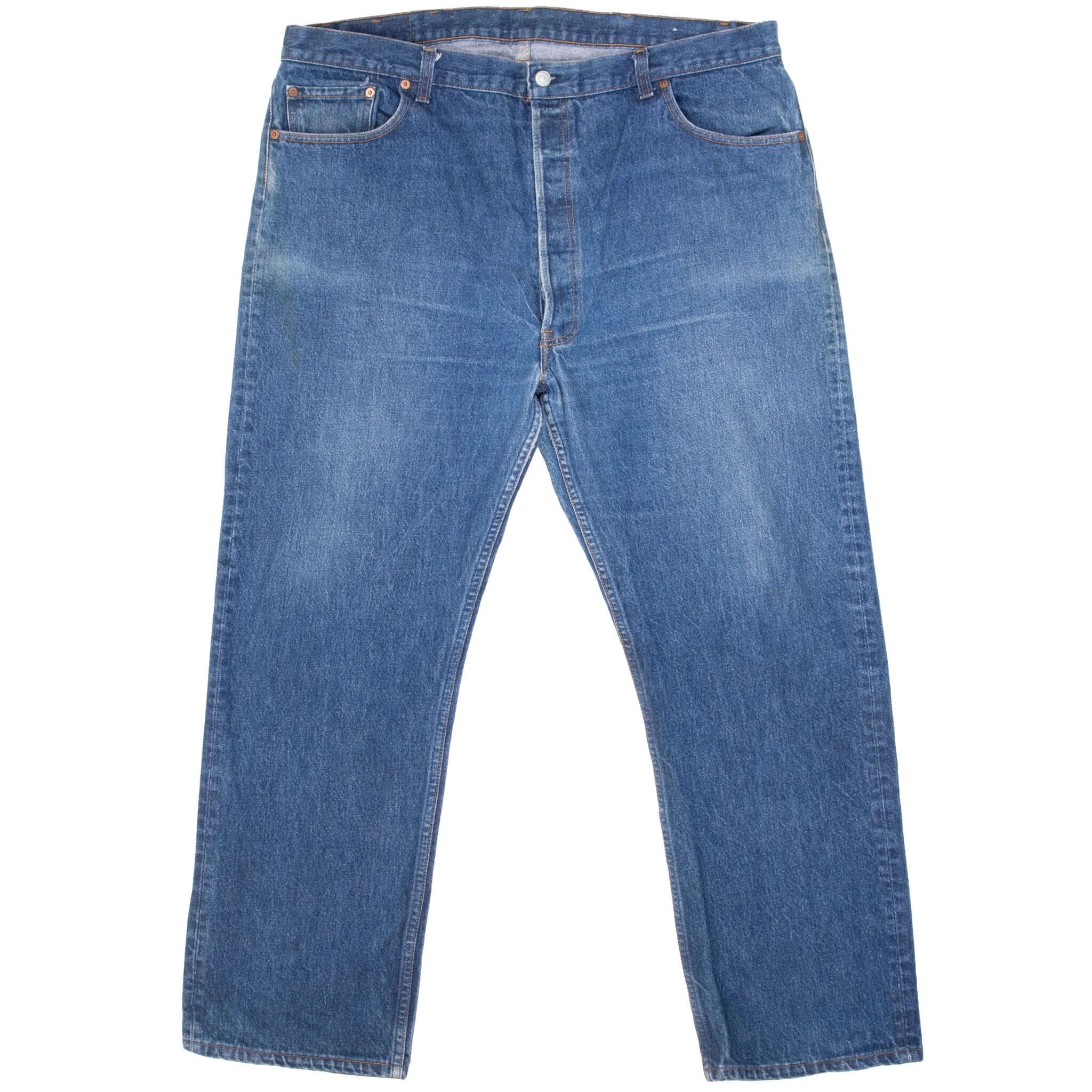 Vintage Levis 501 Indigo Blue Jeans 1980S Size 38X27 Made In Usa With A Medium Wash
Size on Tag 44X32 Actual Size 41X29
Back Button #552