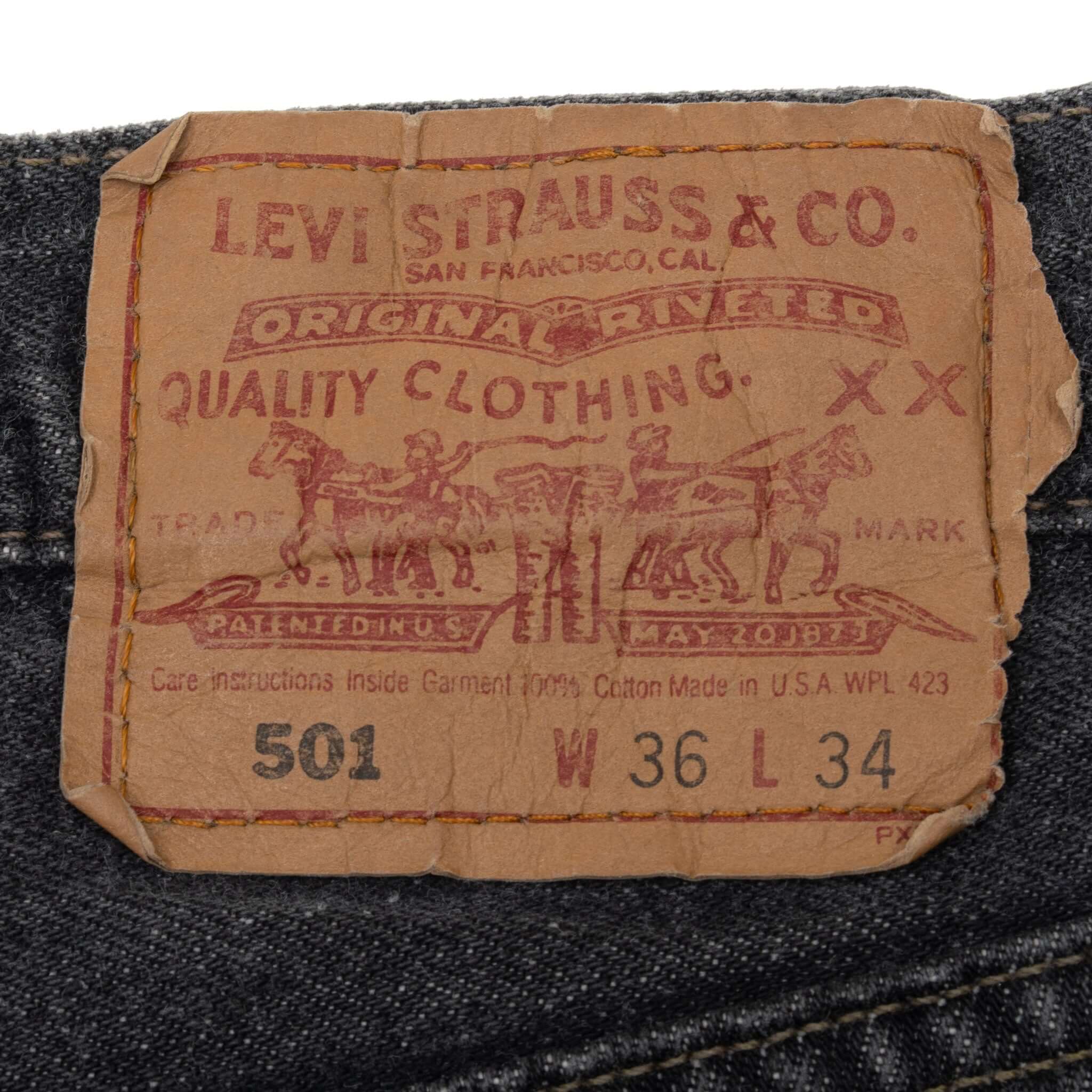 Beautiful Vintage Black Levis 501 Jeans Size 35X34 Made in USA
Size on Tag 36X34 Actual Size 35X34
Back Button #501