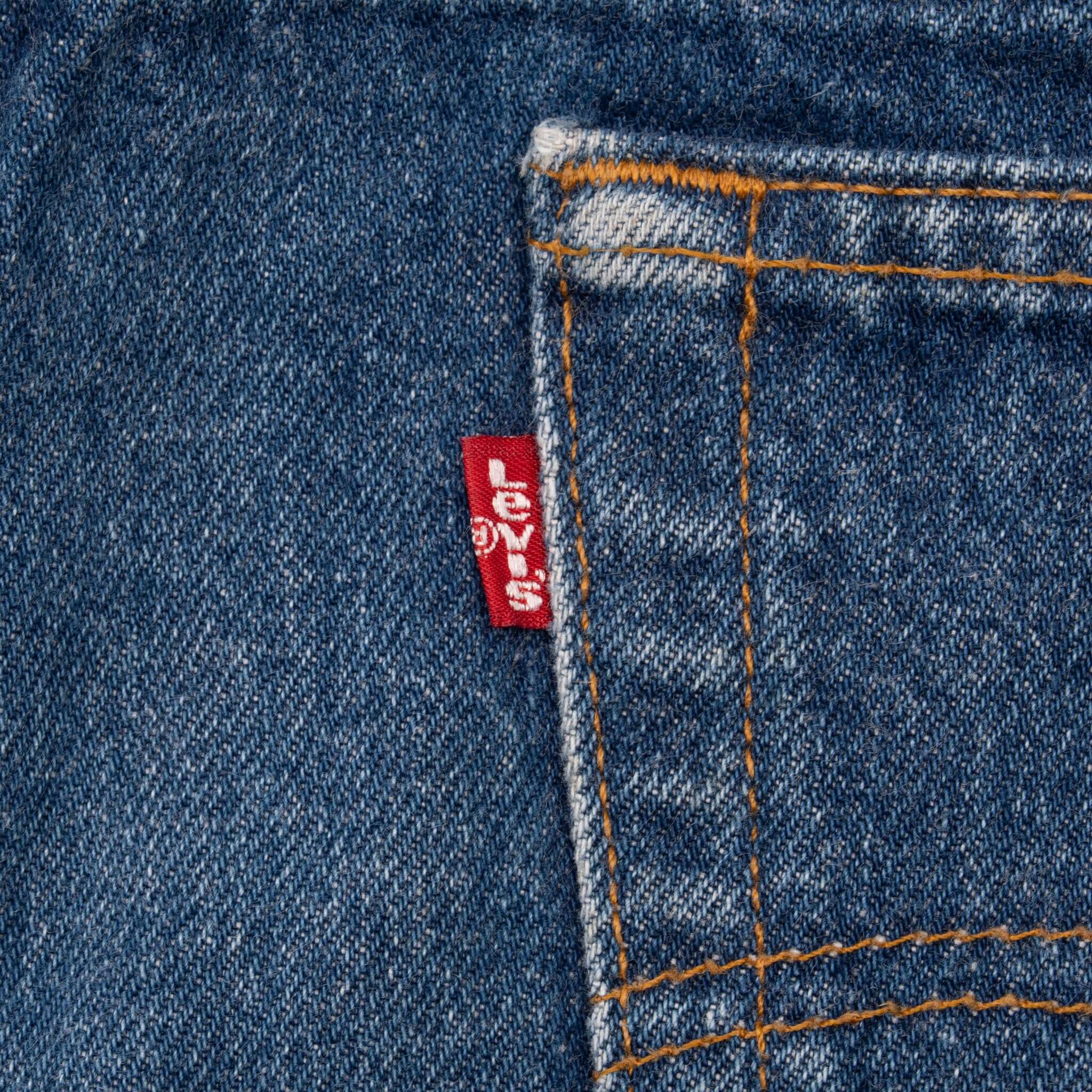 Vintage Levis 501 Indigo Blue Jeans 1980S Size 38X27 Made In Usa With A Medium Wash
Size on Tag 44X32 Actual Size 41X29
Back Button #552