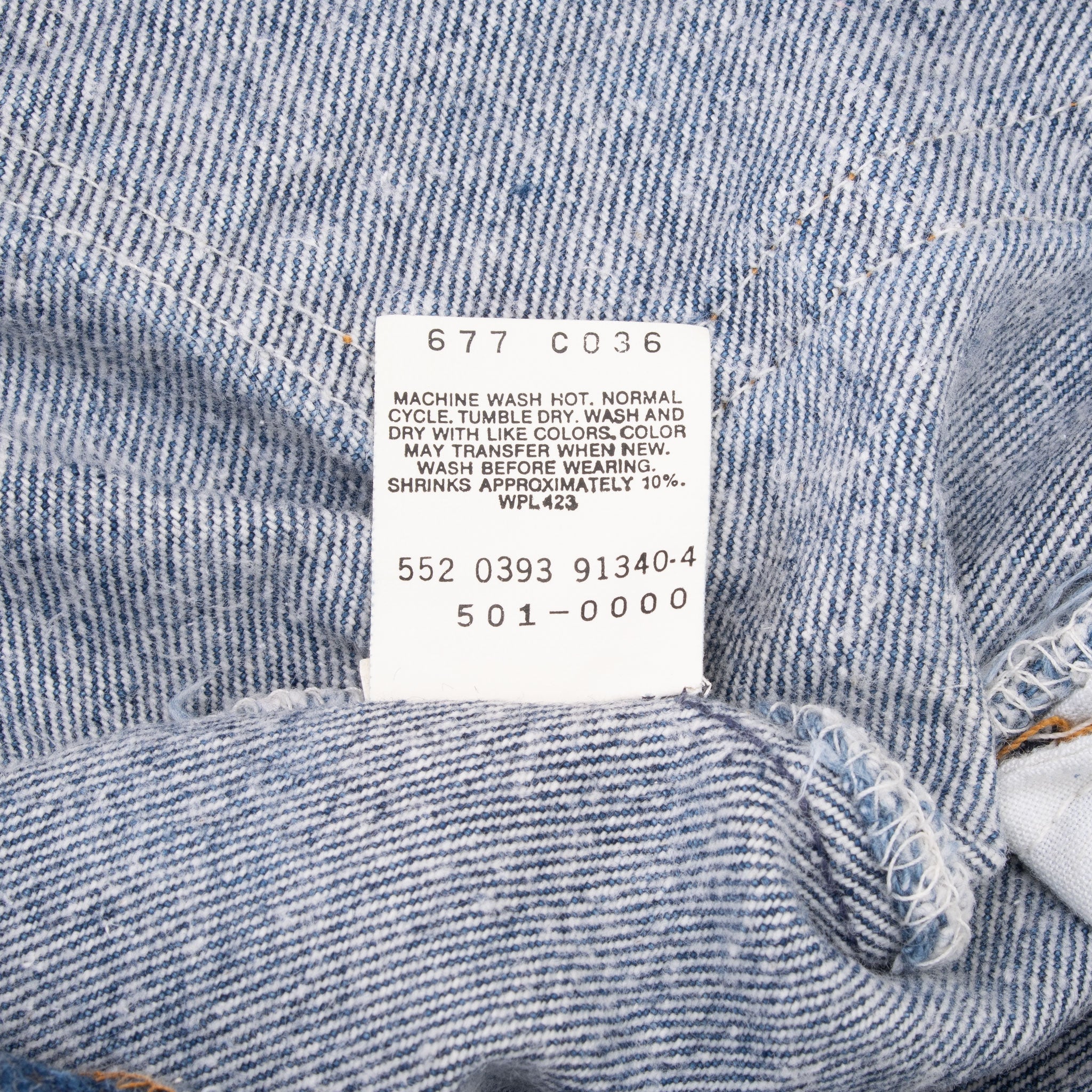 Vintage Levis 501 Indigo Blue Jeans 1980S Size 34X29 Made In Usa With A Medium Wash
Size on Tag is 36X32 Actual Size Is 33X29
Back button #552