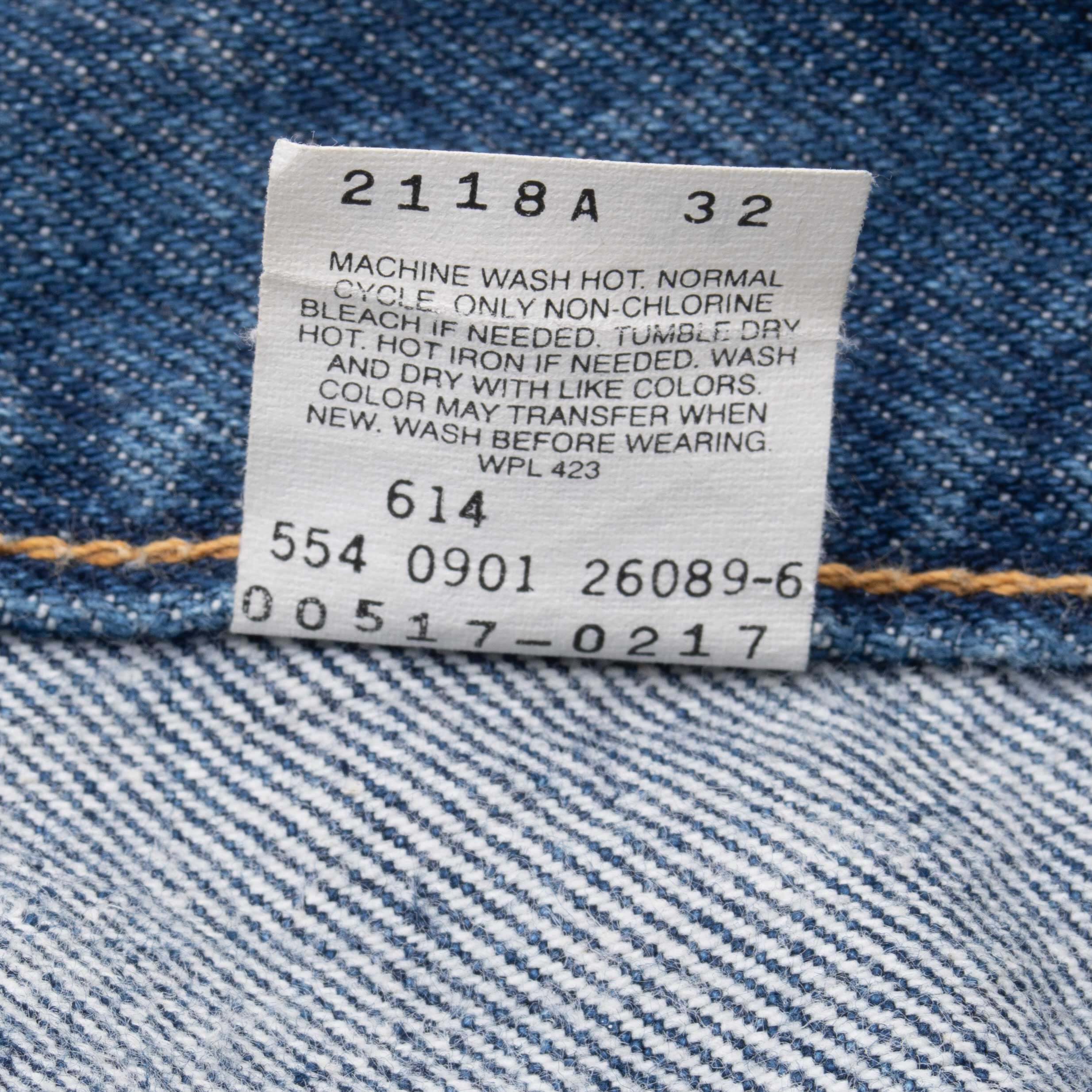 Beautiful Indigo Levis 517 Boot Cut Jeans 1980s with Medium Dark Blue Wash
Size on tag 38X34 actual Size 37x33
Back Button #554