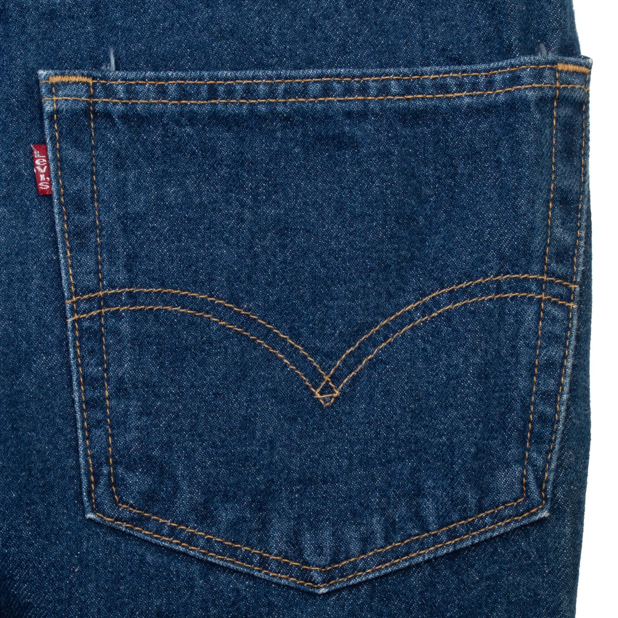 Beautiful Indigo Levis 517 Boot Cut Jeans 1980s with Medium Dark Blue Wash
Size on tag 38X34 actual Size 37x33
Back Button #554