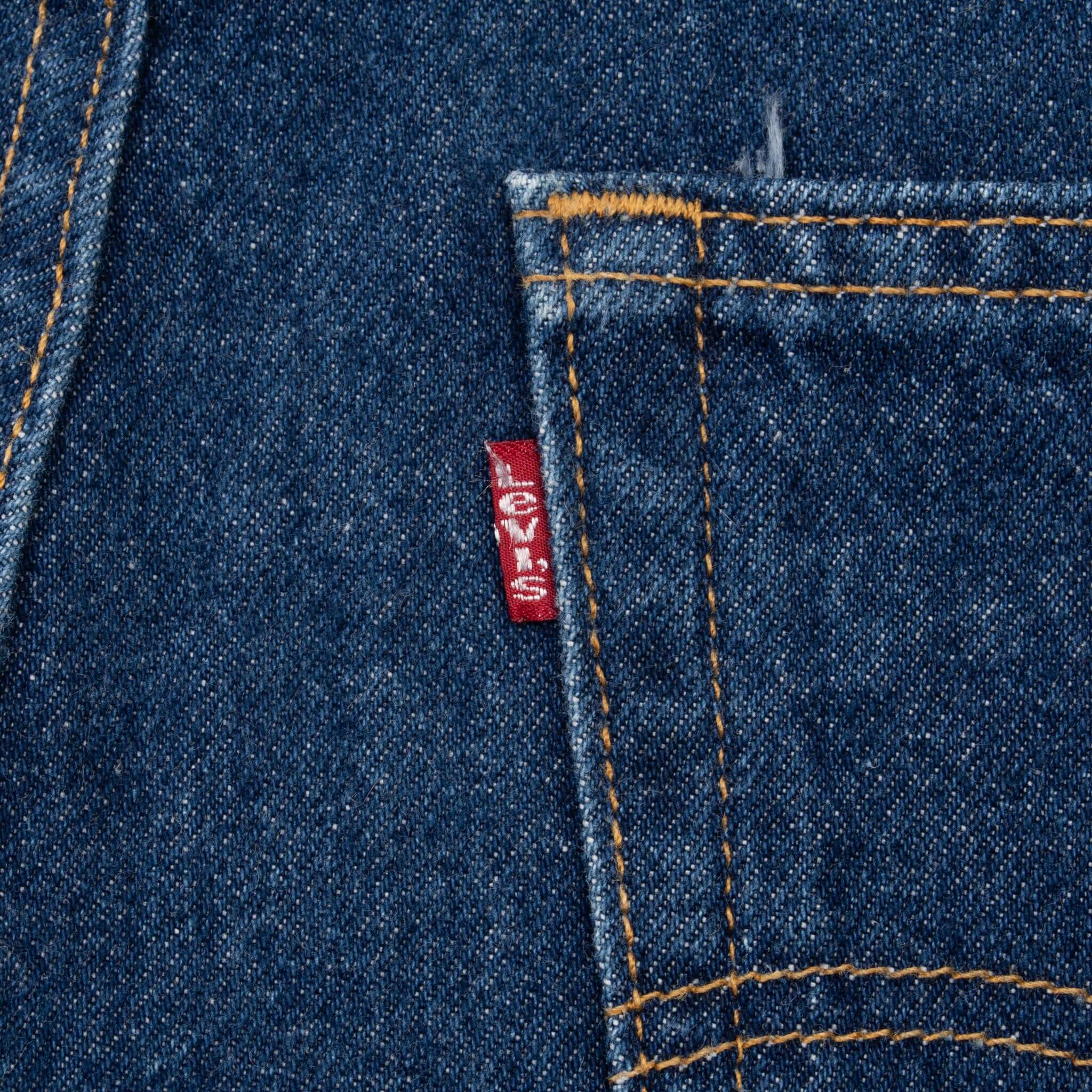 Beautiful Indigo Levis 517 Boot Cut Jeans 1980s with Medium Dark Blue Wash
Size on tag 38X34 actual Size 37x33
Back Button #554