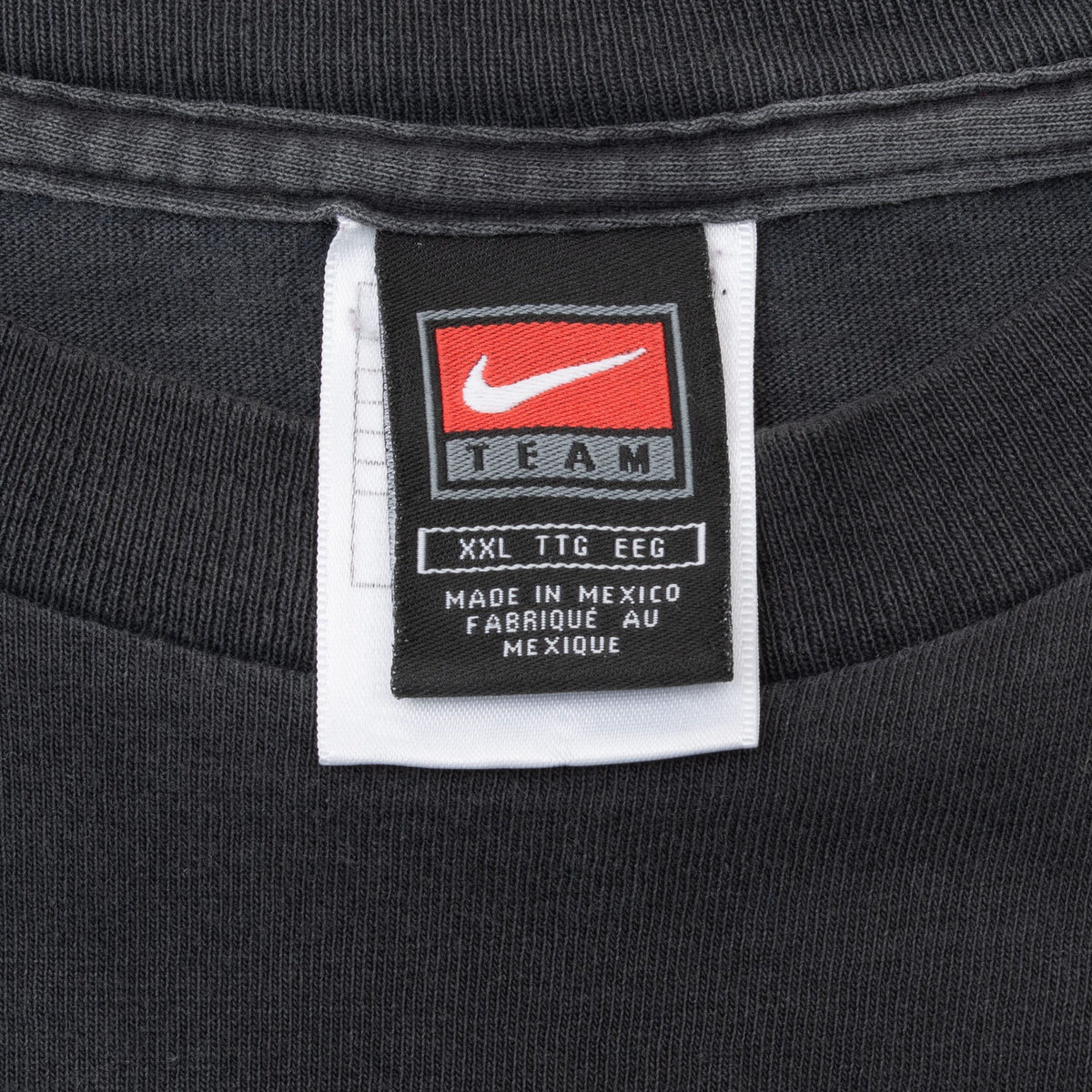 Nike Team XXL neck tag inside black Miami Heat T-shirt