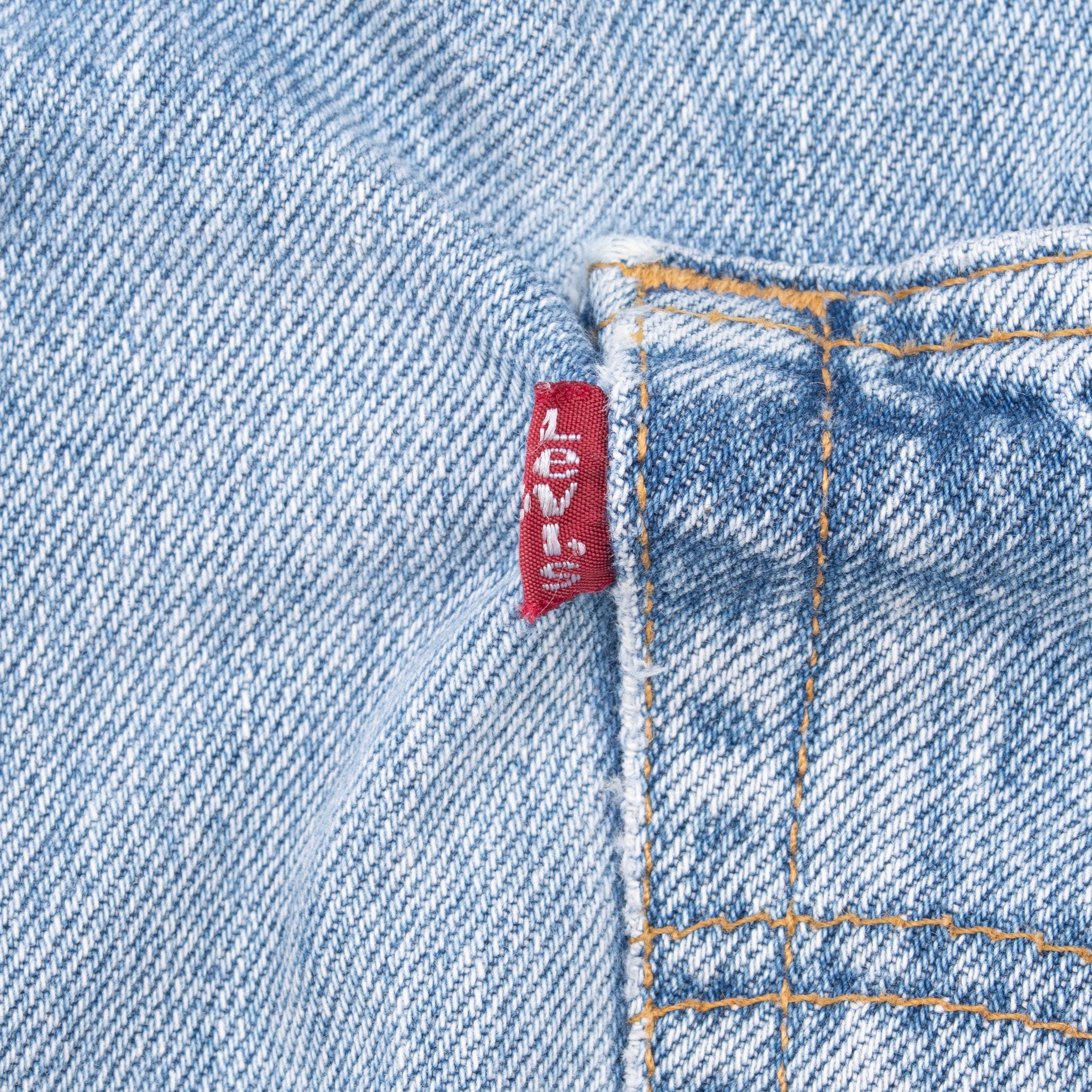 Vintage Levis 501 Indigo Blue Jeans 1990S Size 40X29 Made In USA With A Beautiful Light Wash And Some Light Whiskers
Size on Tag 40X30 Actual size 39X30
Back Button #553