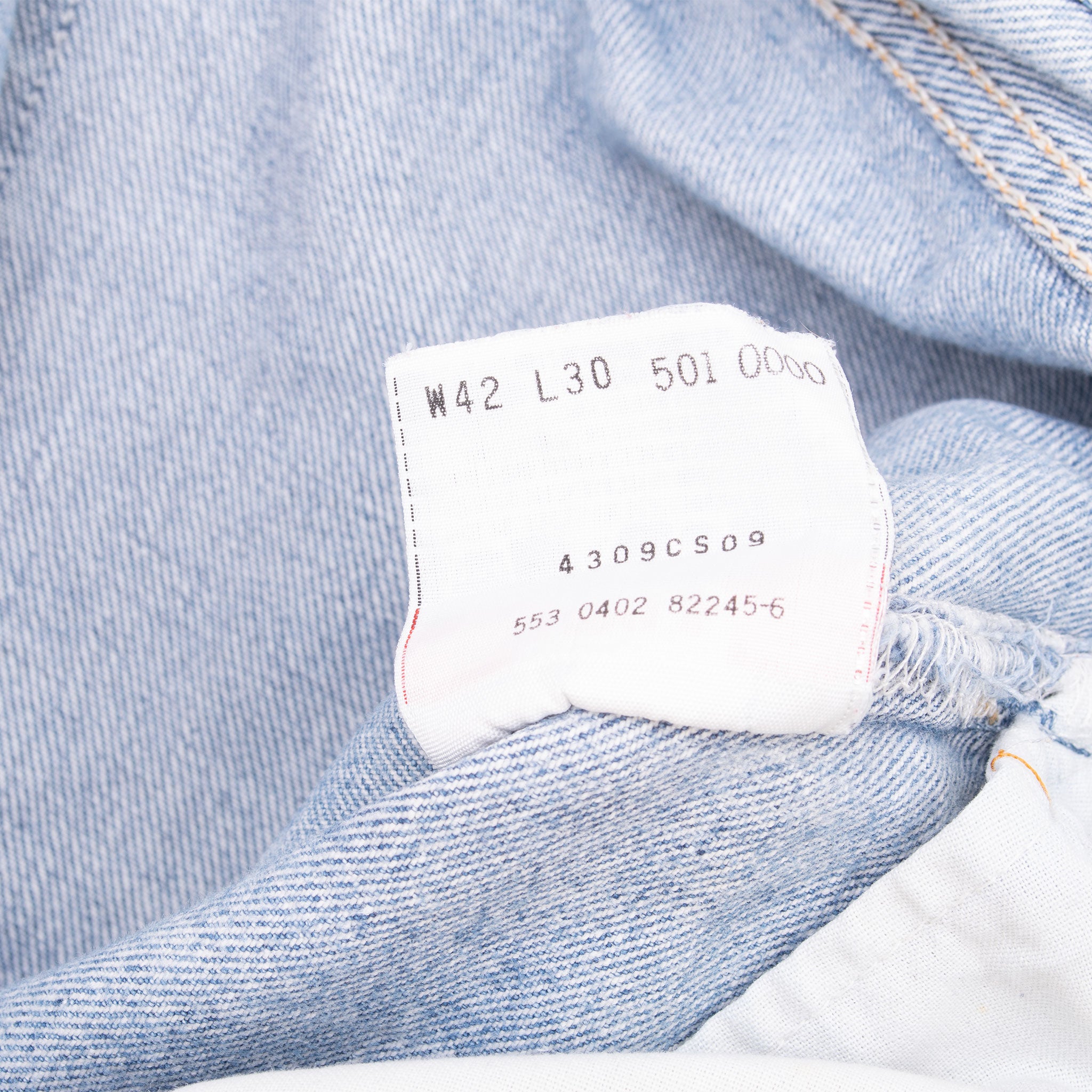 Vintage Levis 501 Indigo Blue Jeans 1990S Size 39X27 Made In USA With A Beautiful Light Wash And Some Light Whiskers
Size on Tag 42X30 Actual size 39X27
Back Button #553