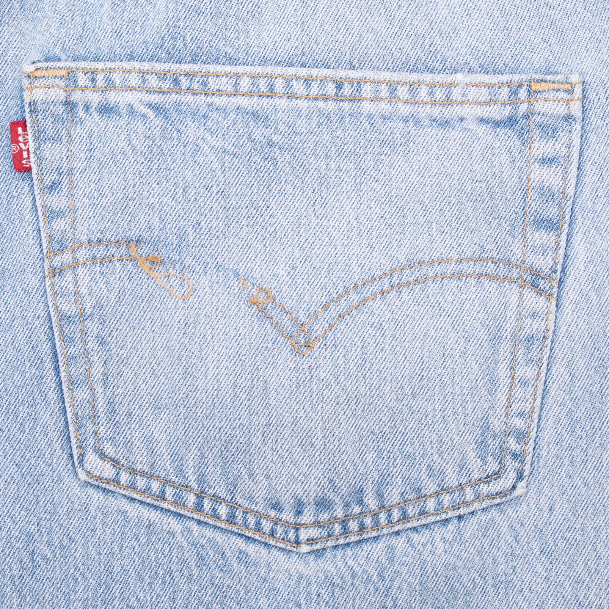 Vintage Levis 501 Indigo Blue Jeans 1990S Size 39X27 Made In USA With A Beautiful Light Wash And Some Light Whiskers
Size on Tag 42X30 Actual size 39X27
Back Button #553