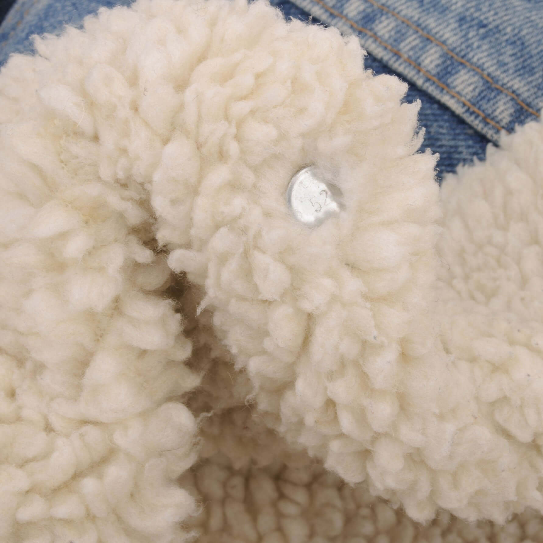 Vintage Levis Sherpa Trucker Denim Jacket 2 Pockets Medium Light Wash Clean 1970s Size 40R Made In USA Back Button #52