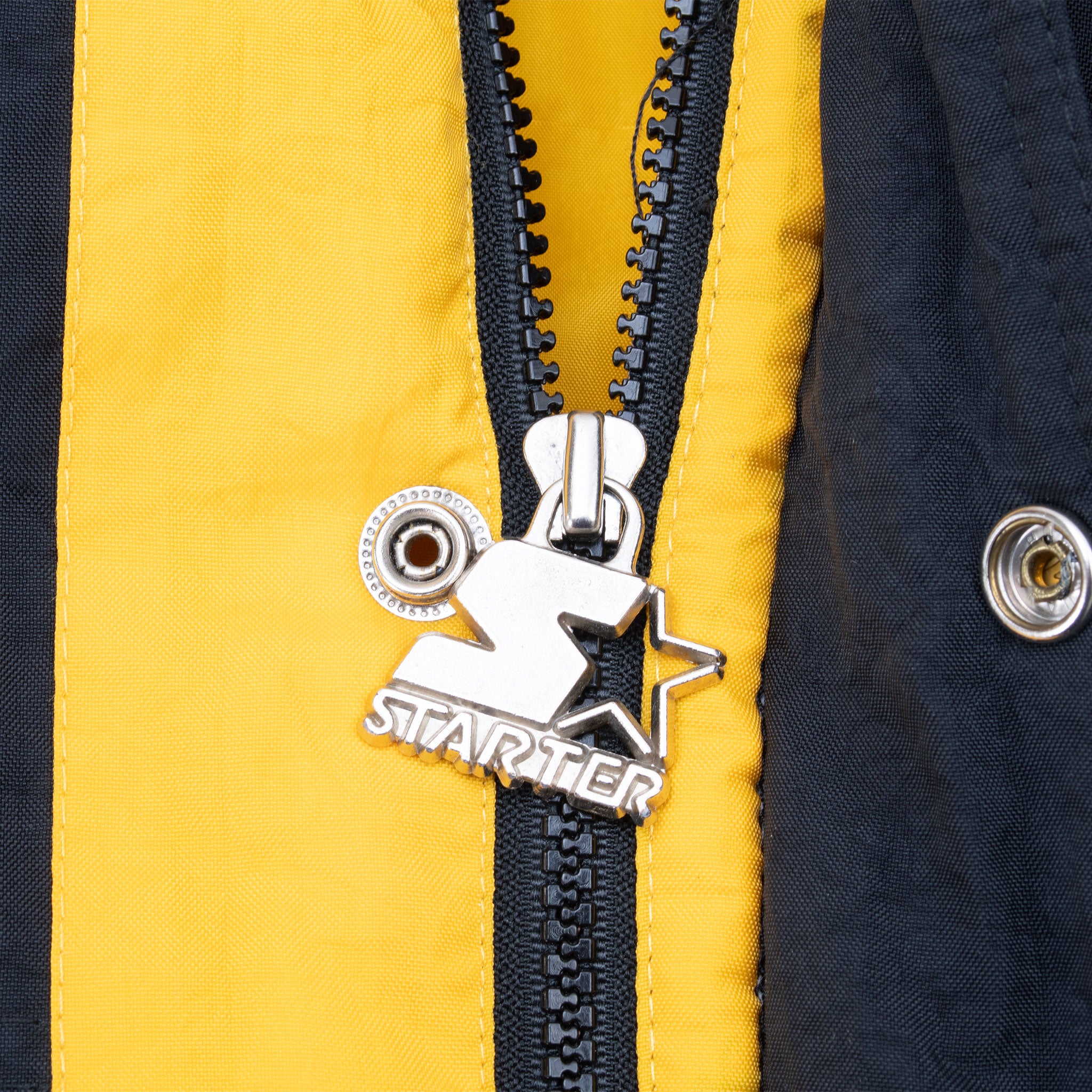 Vintage Ncaa Iowa Hawkeyes Starter Heavy Windbreaker Jacket 1990S Size Large