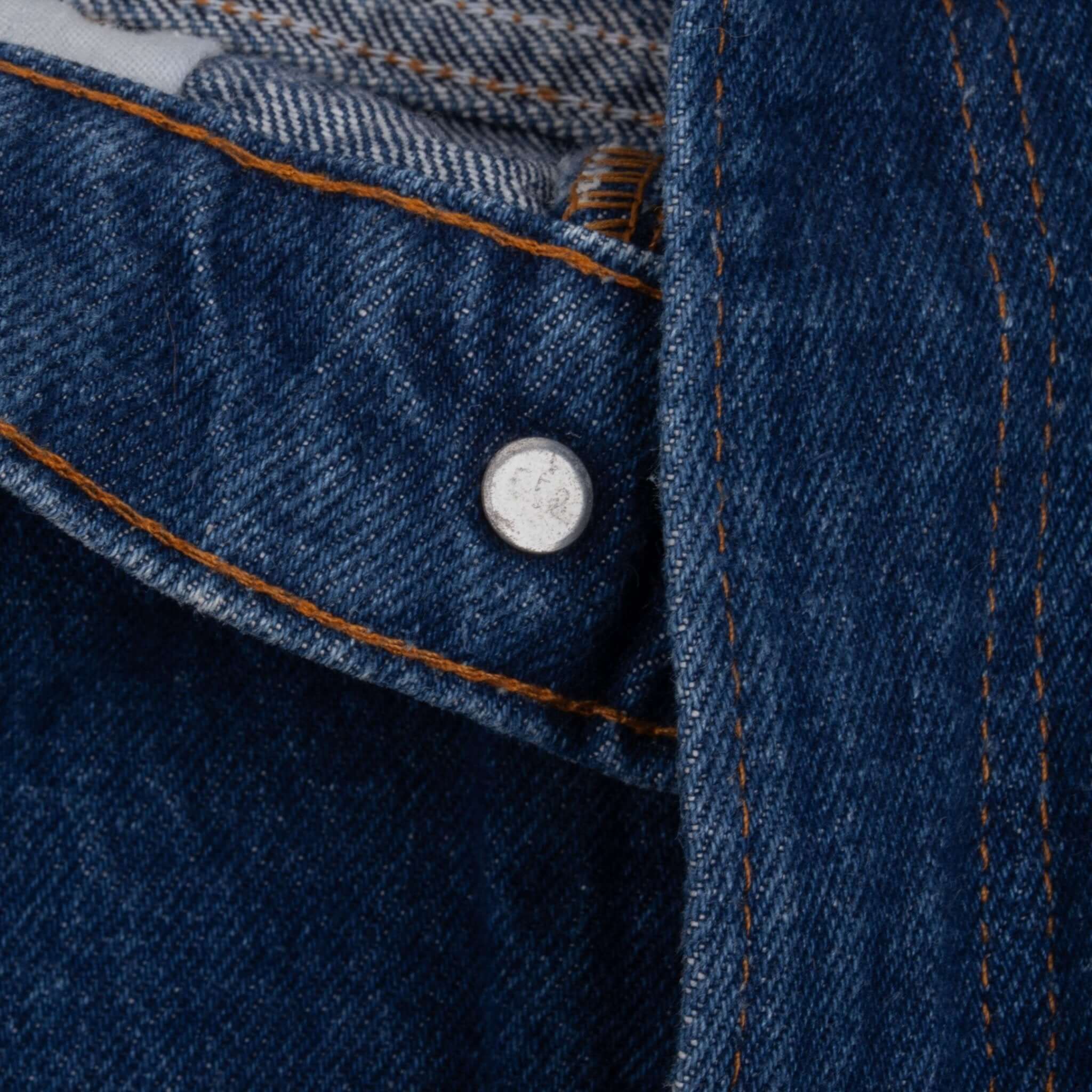 Beautiful Indigo Levis 505 Jeans Made in USA with a medium blue wash.  Size on Tag 32X30  Back Button #552